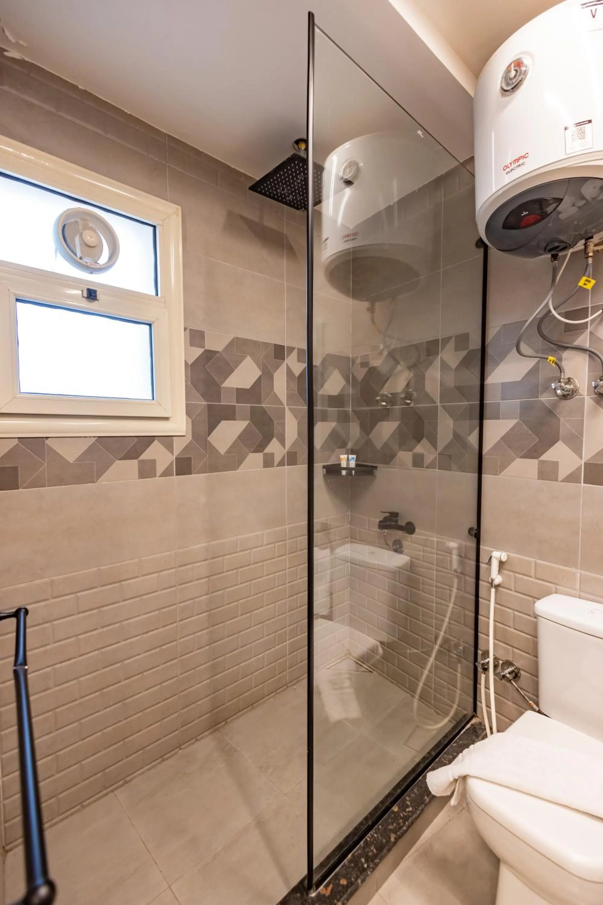 Shower in The Palace Pyramids View Hotel