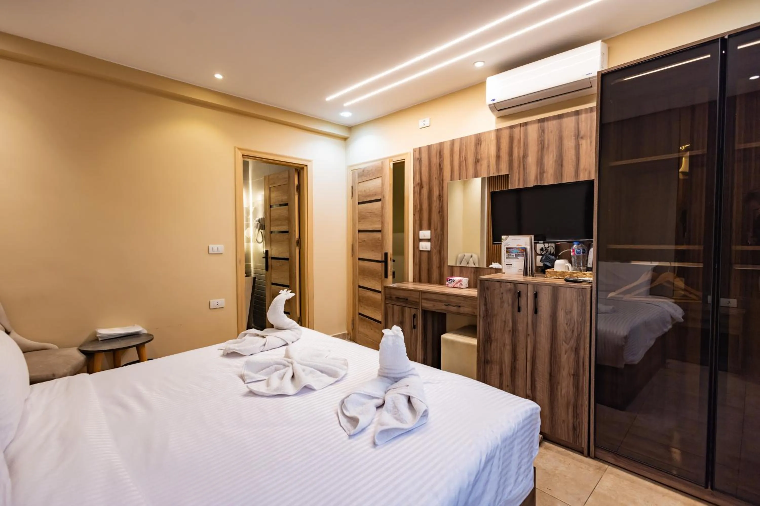 TV and multimedia, Bed in The Palace Pyramids View Hotel