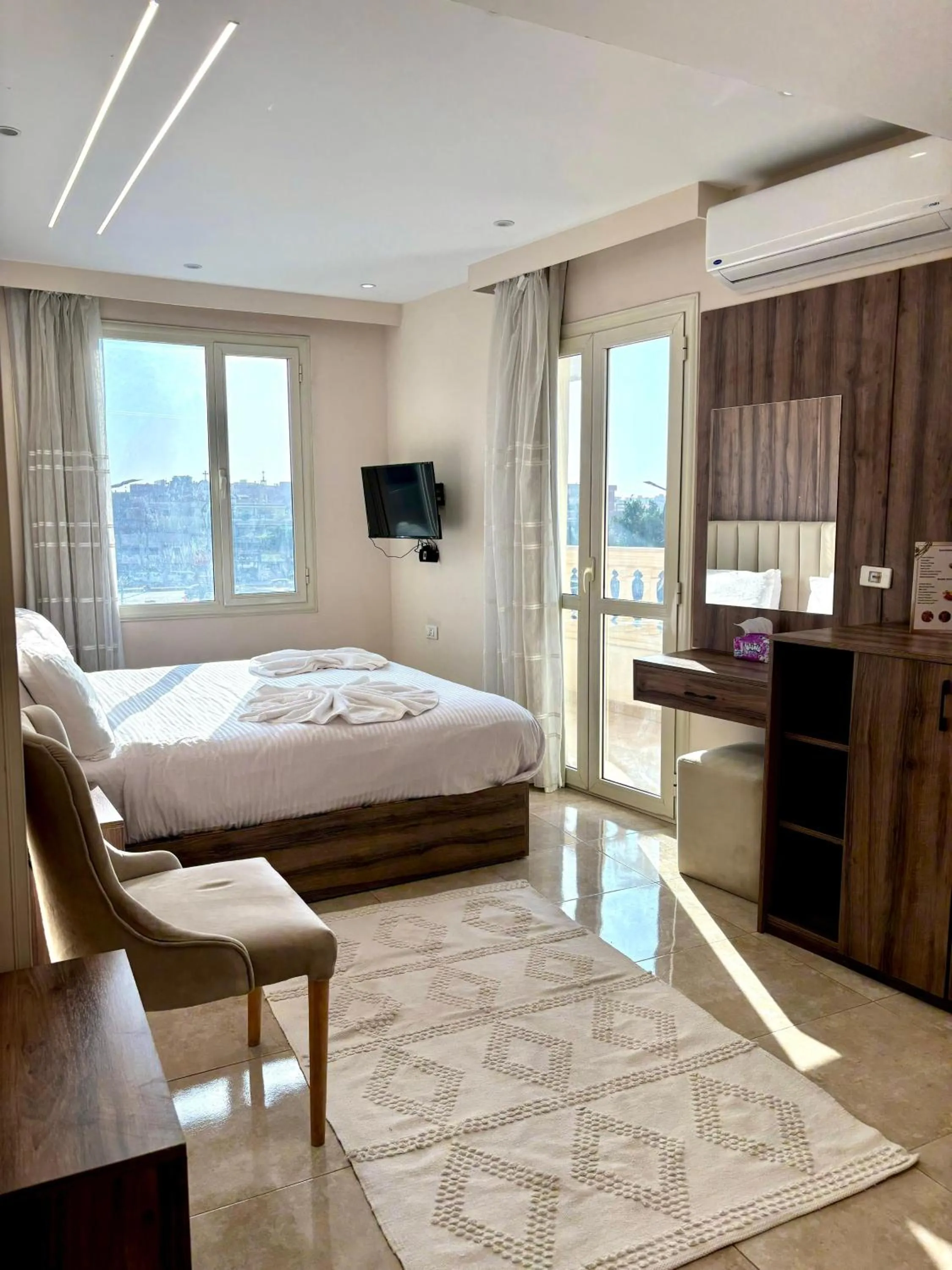 TV and multimedia, Bed in The Palace Pyramids View Hotel