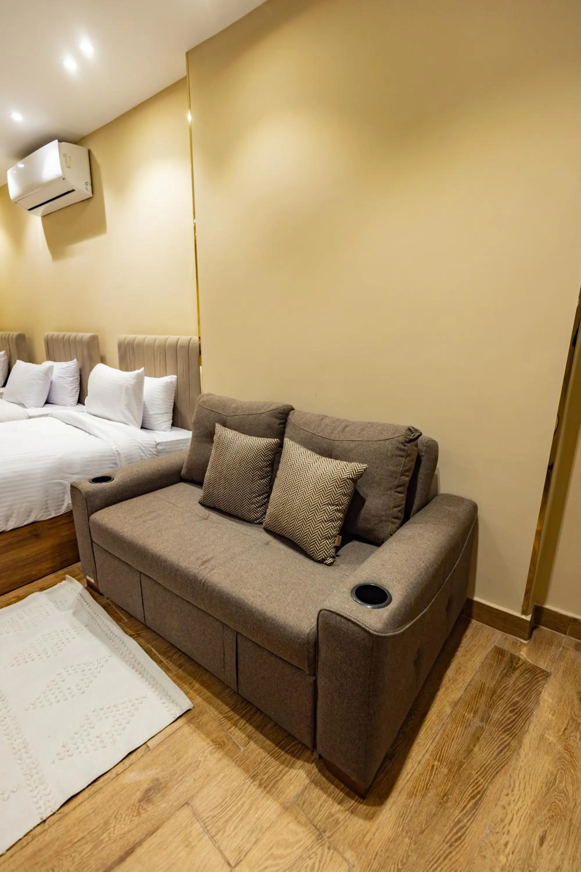 Seating area, Bed in The Palace Pyramids View Hotel