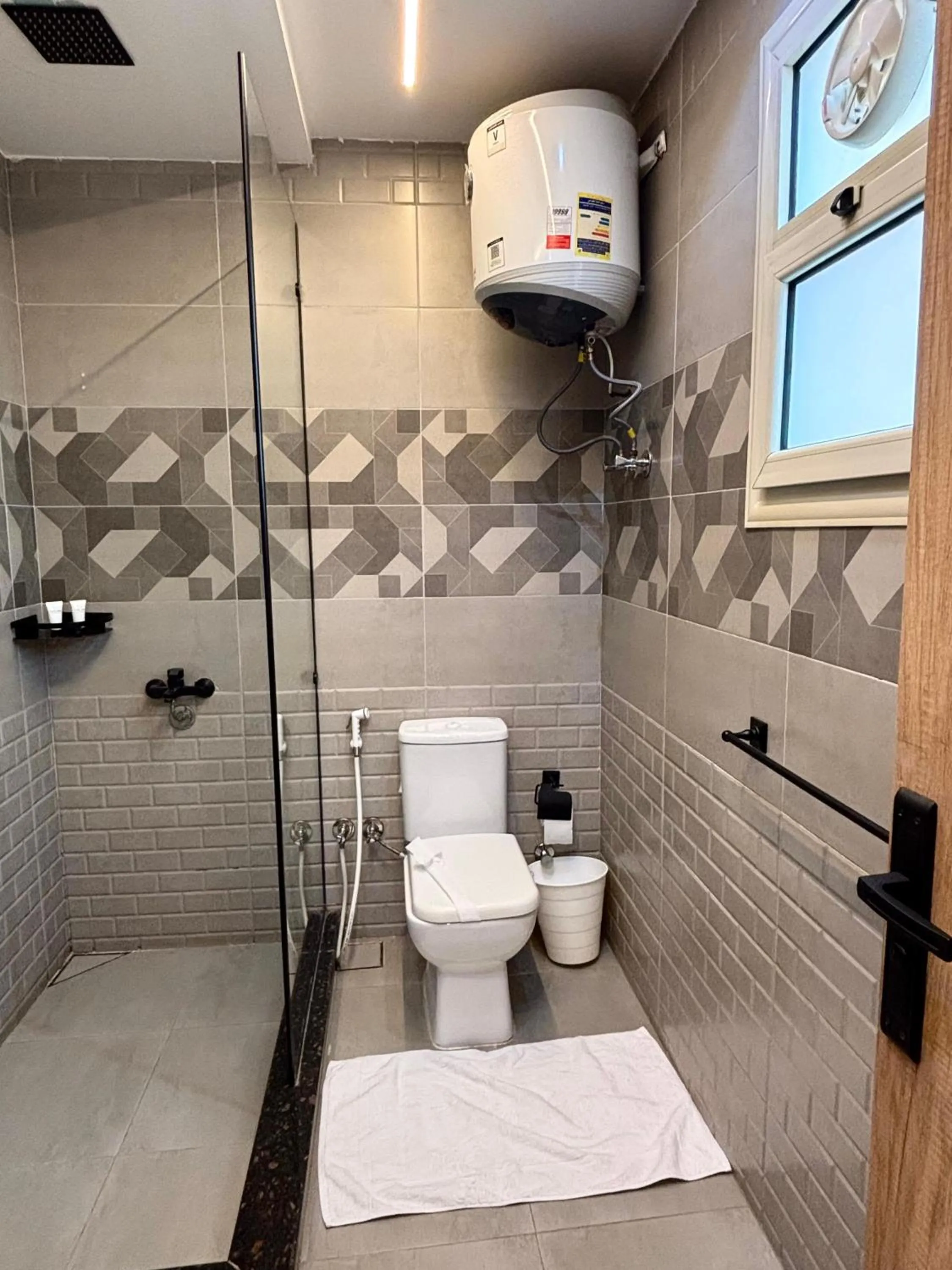 Shower in The Palace Pyramids View Hotel