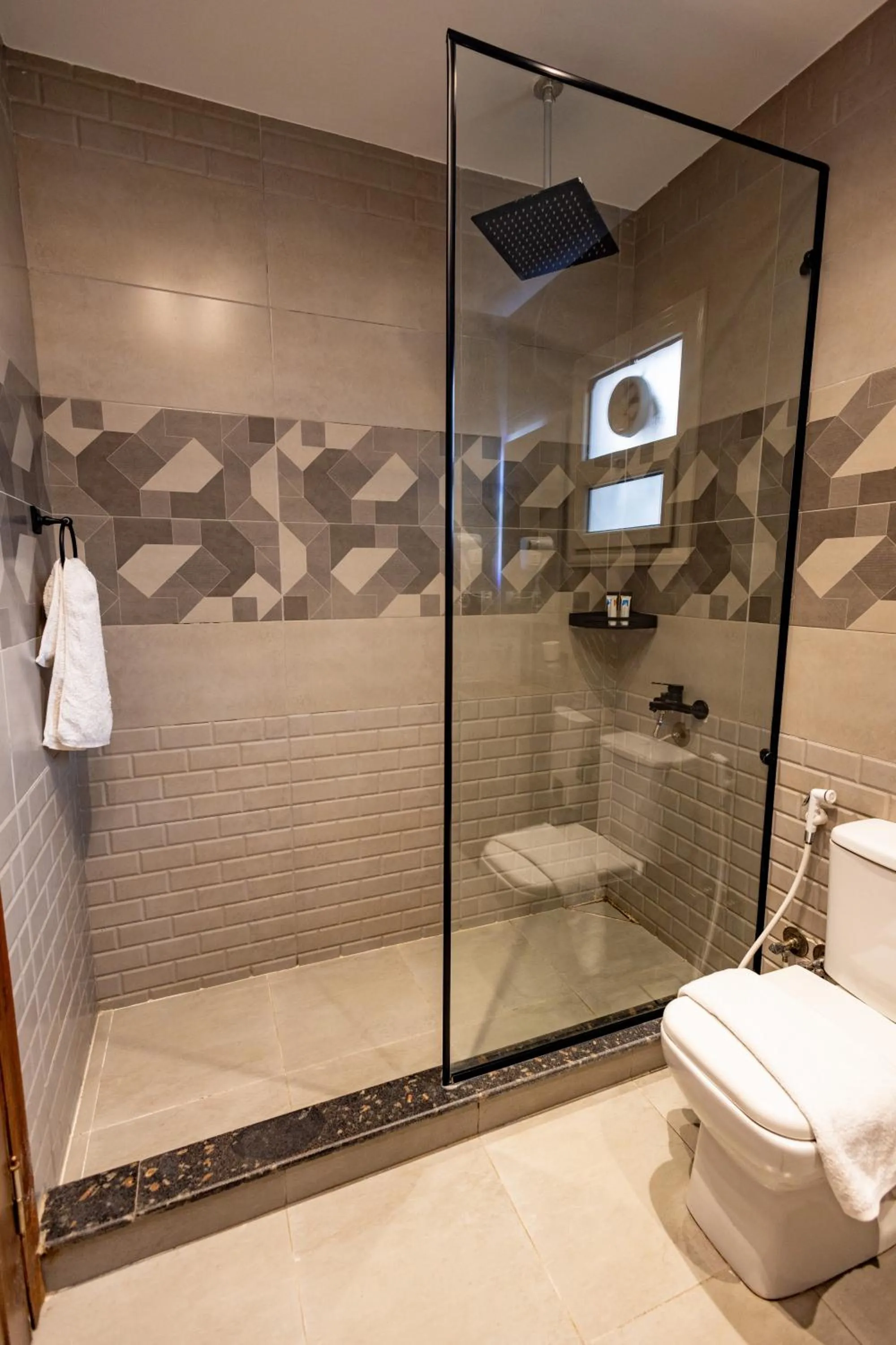 Shower in The Palace Pyramids View Hotel