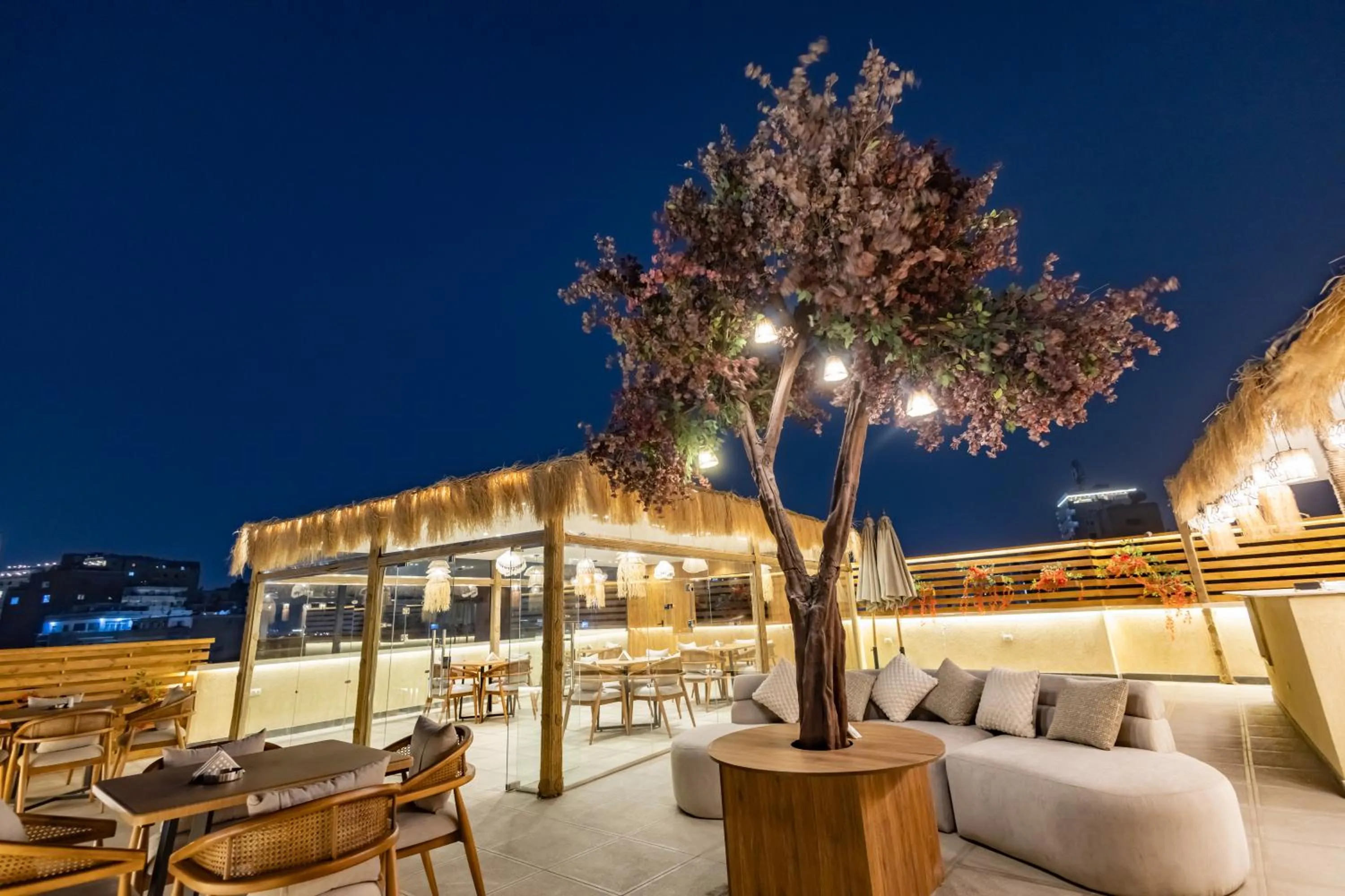 Night in The Palace Pyramids View Hotel