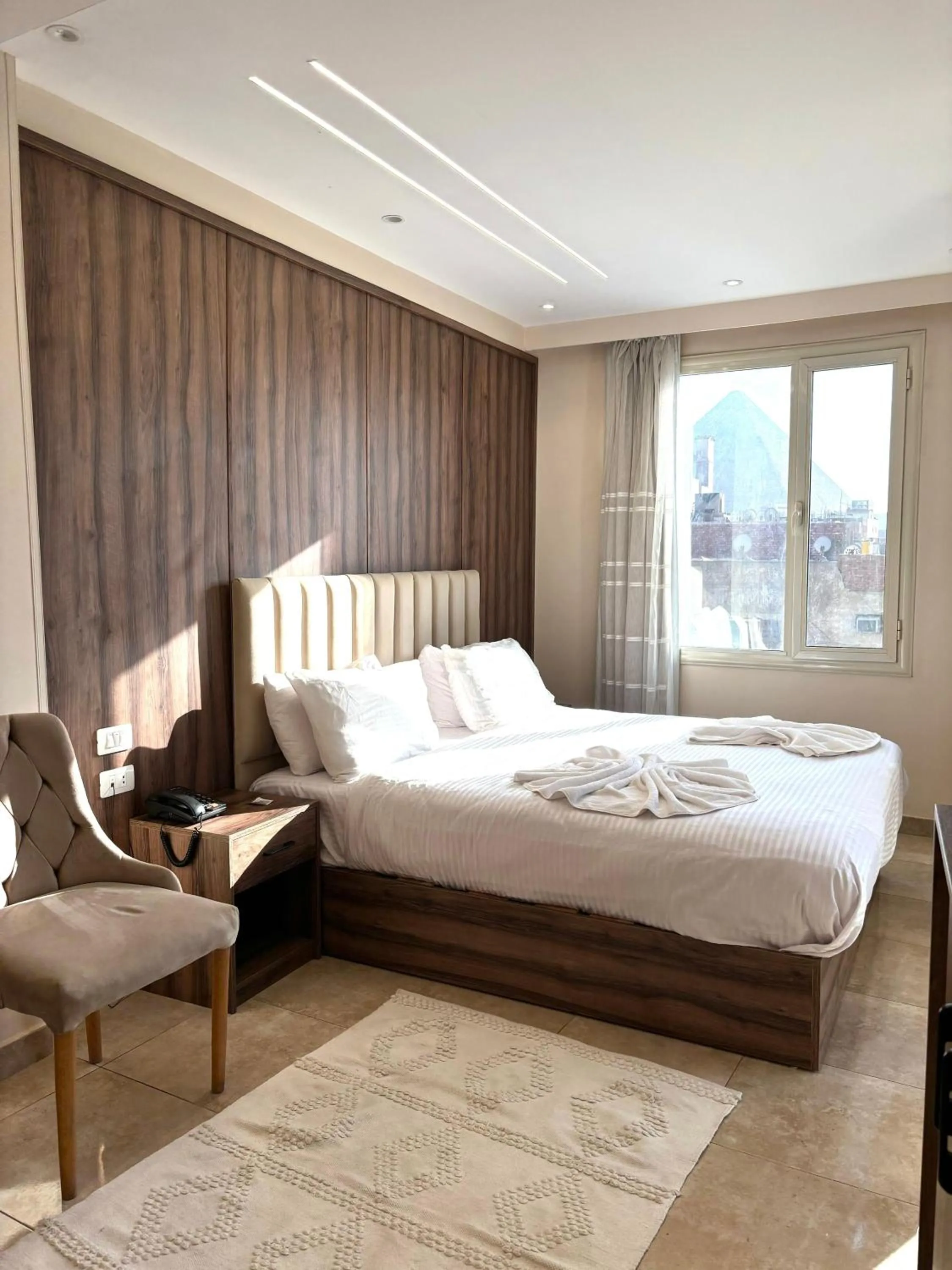 Photo of the whole room, Bed in The Palace Pyramids View Hotel