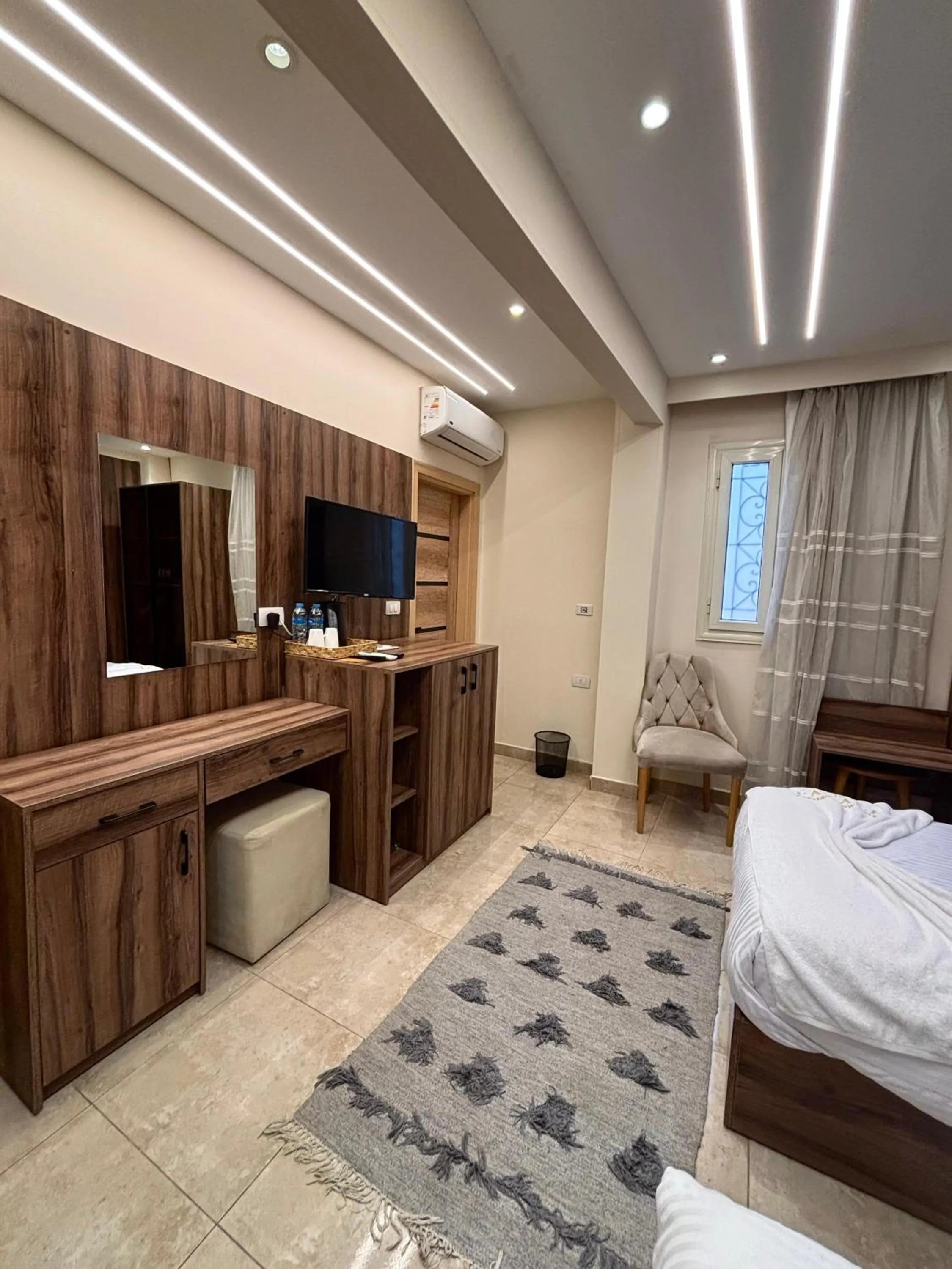 Photo of the whole room, Bed in The Palace Pyramids View Hotel