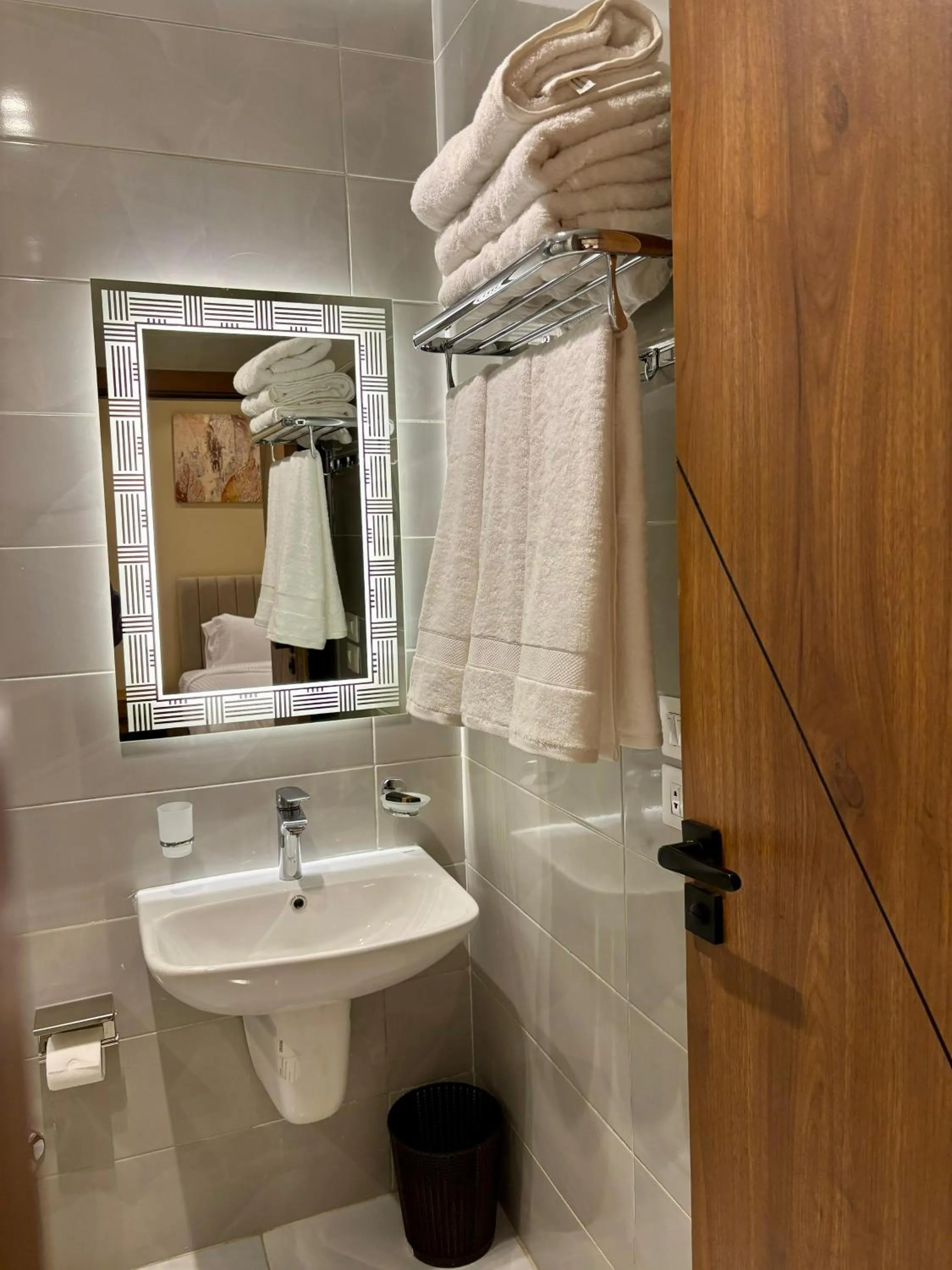 Bathroom in The Palace Pyramids View Hotel