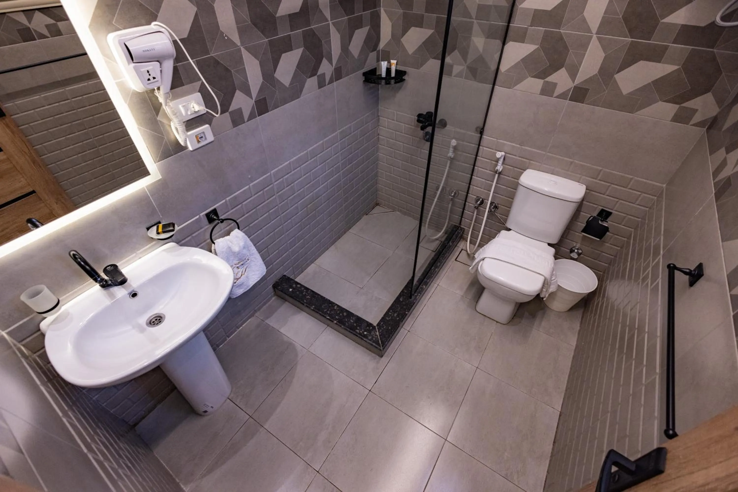 Bathroom in The Palace Pyramids View Hotel