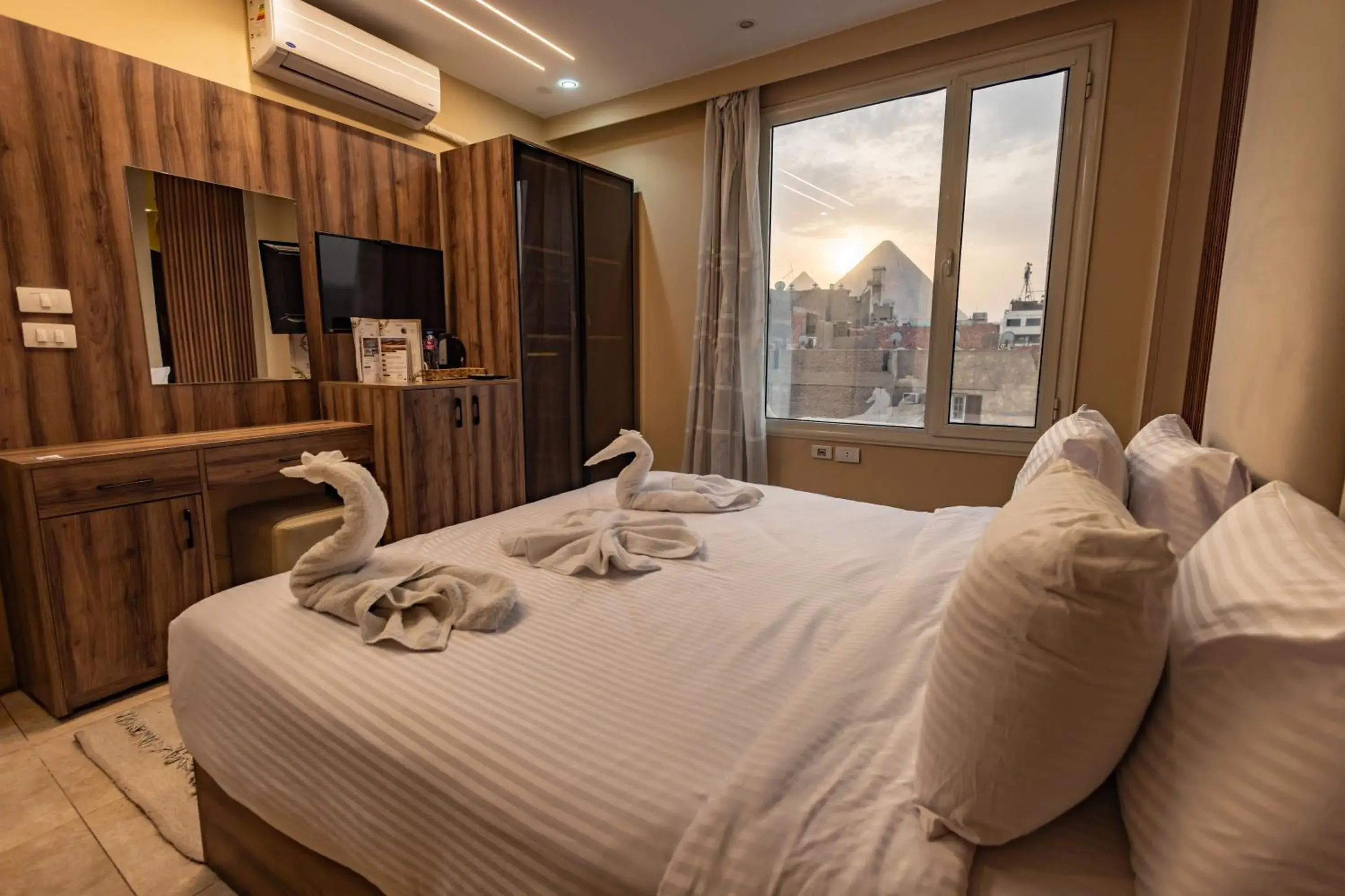 Deluxe Queen Room in The Palace Pyramids View Hotel Deluxe Queen Room in The Palace Pyramids View Hotel