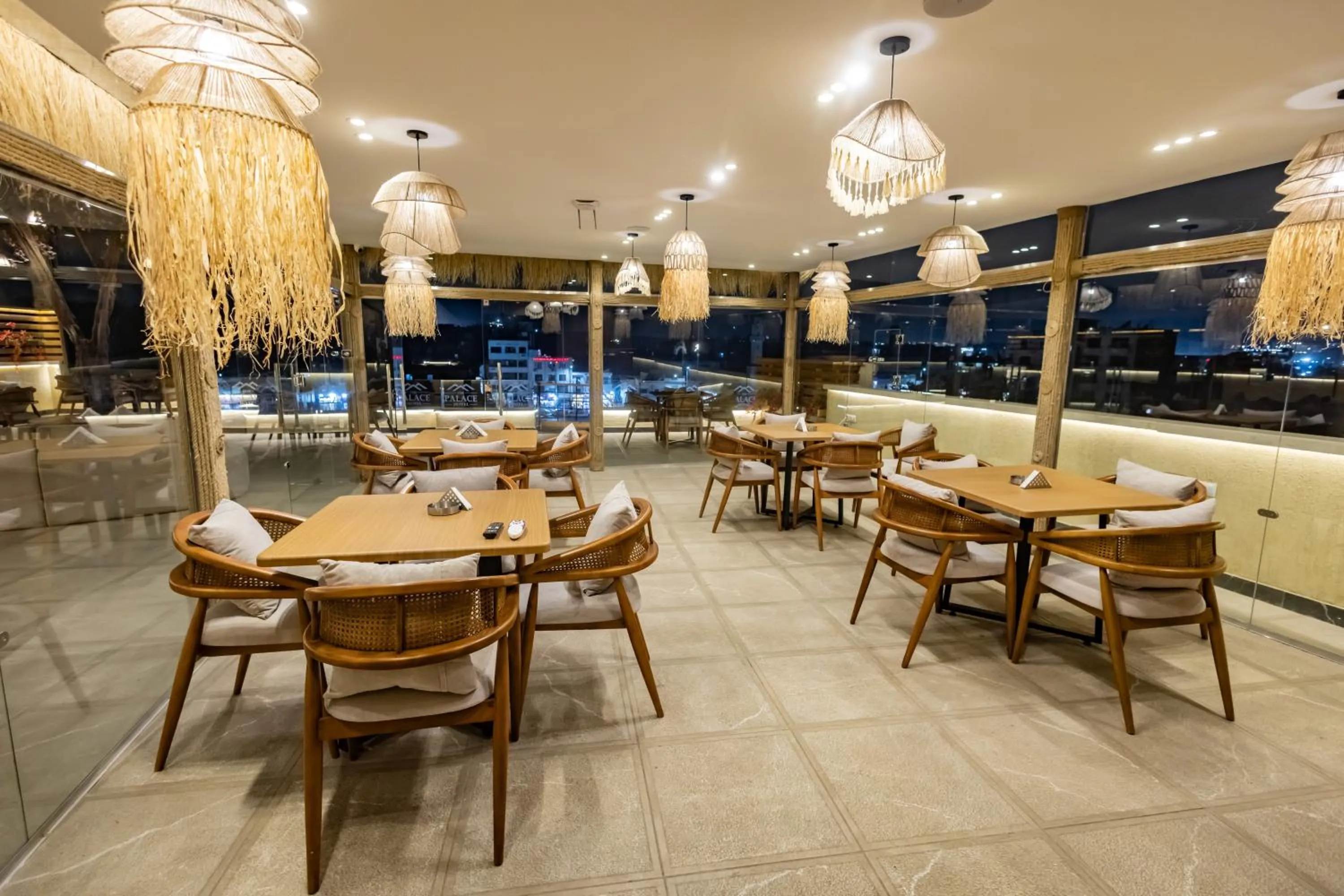 Restaurant/places to eat in The Palace Pyramids View Hotel