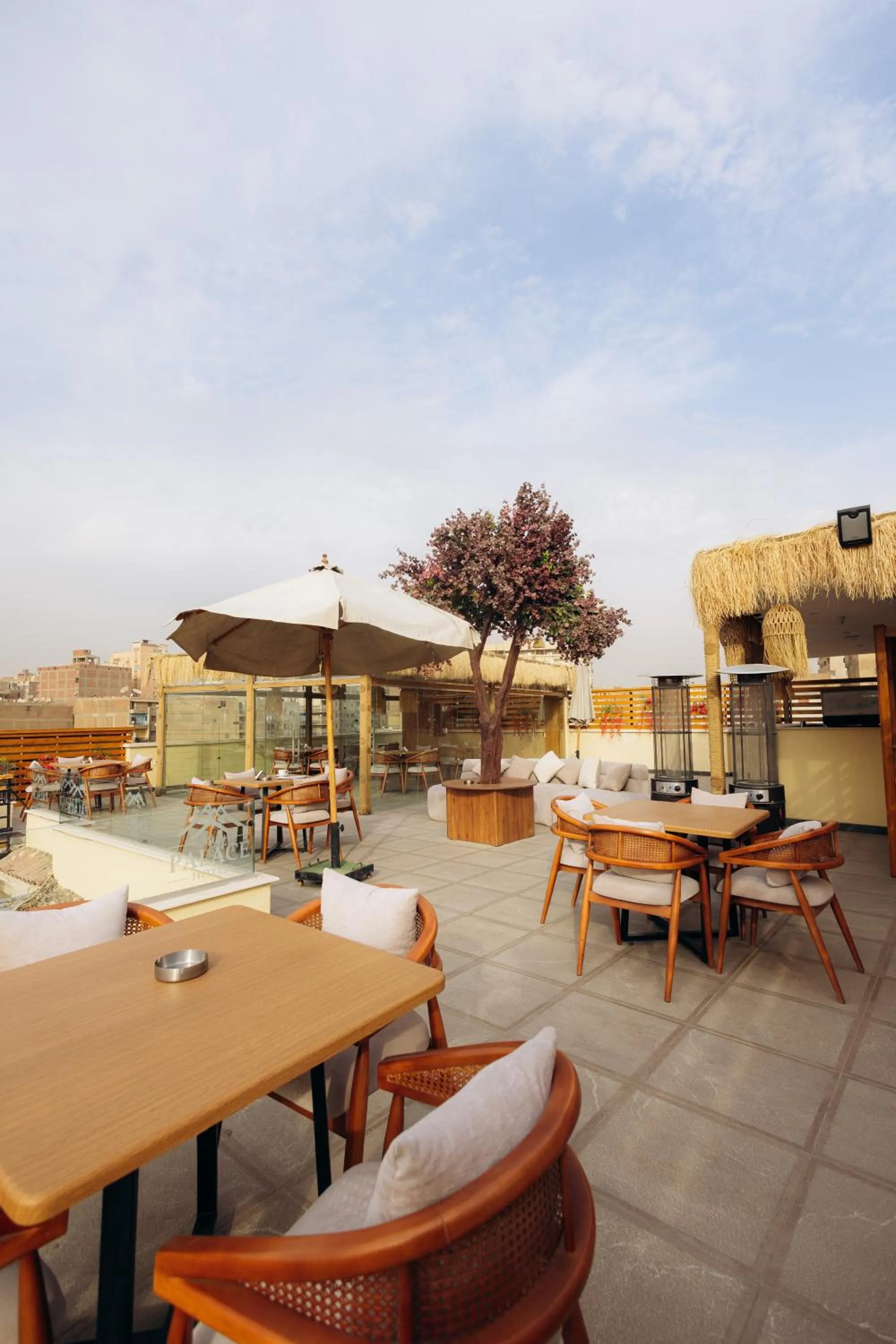 Restaurant/places to eat in The Palace Pyramids View Hotel