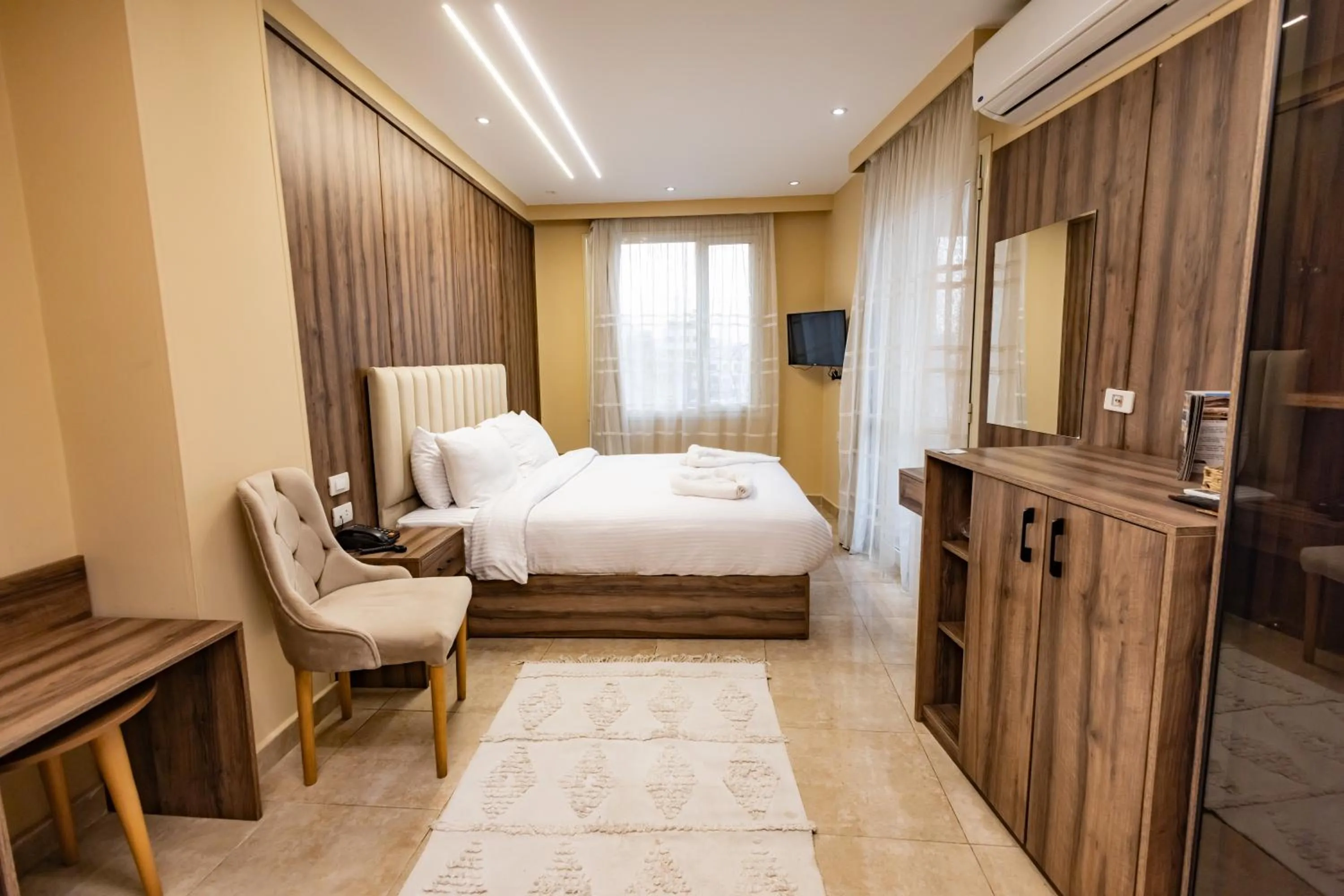 Photo of the whole room, Bed in The Palace Pyramids View Hotel