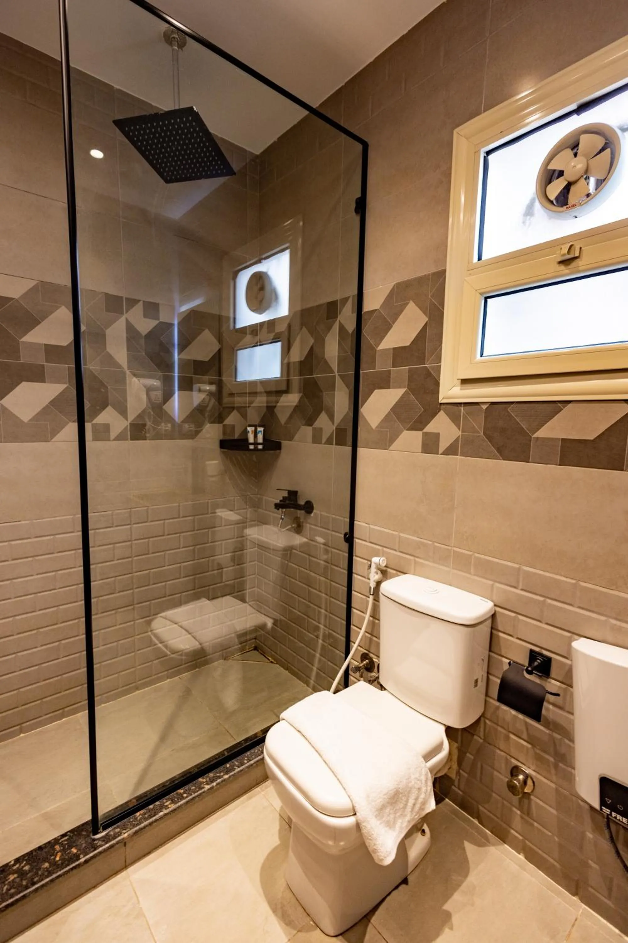 Shower in The Palace Pyramids View Hotel