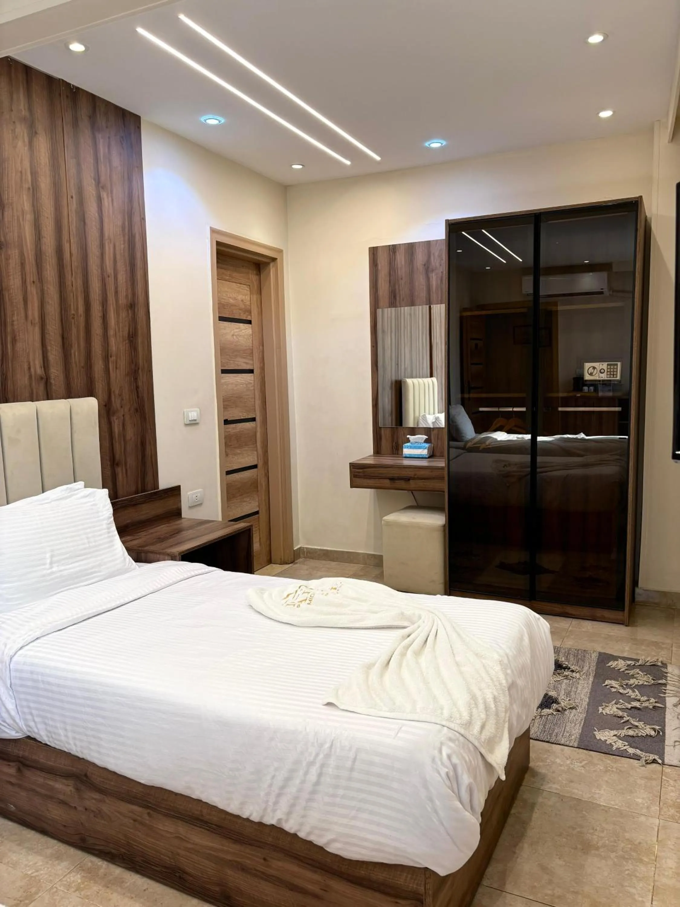 Bed in The Palace Pyramids View Hotel