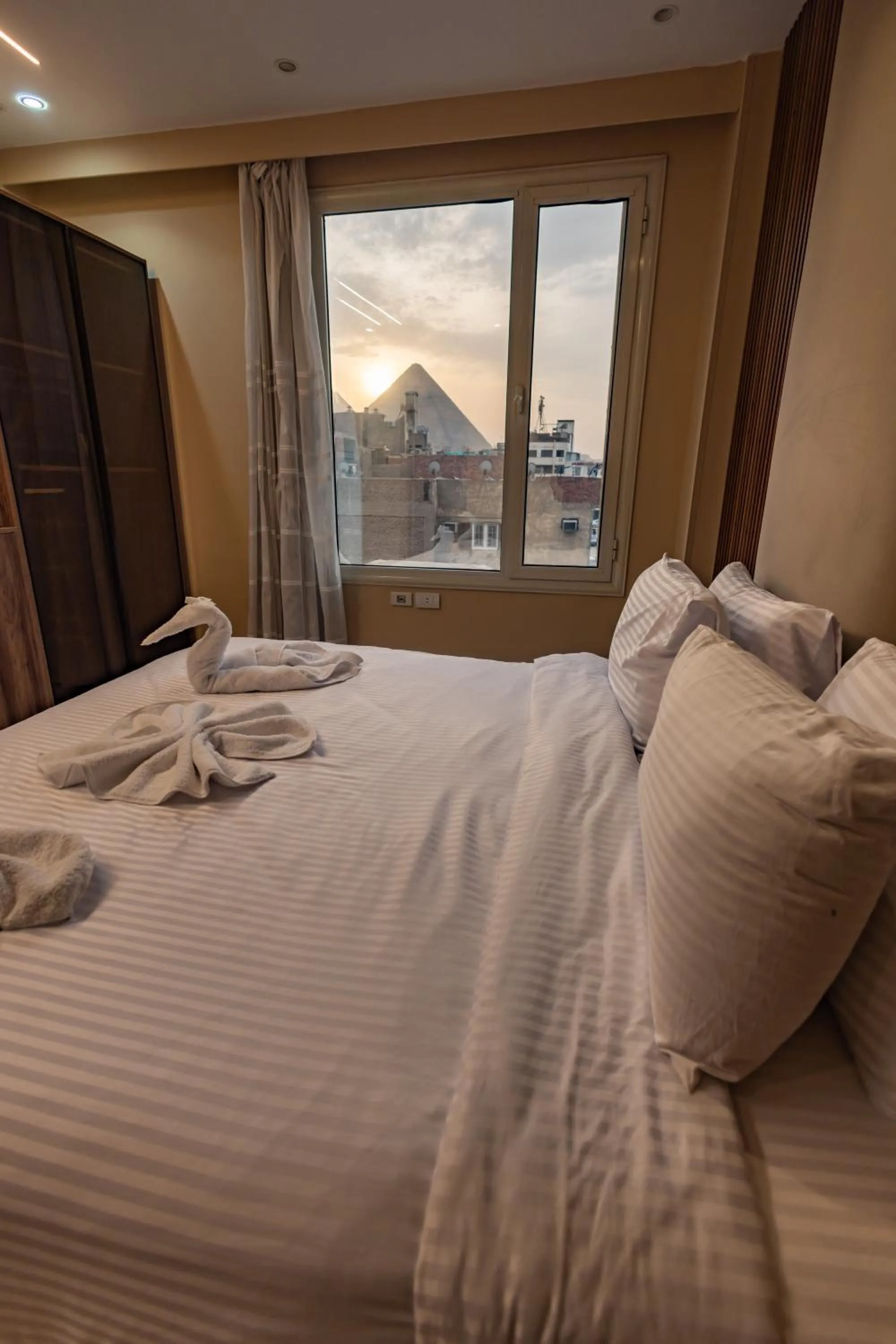 Bed in The Palace Pyramids View Hotel