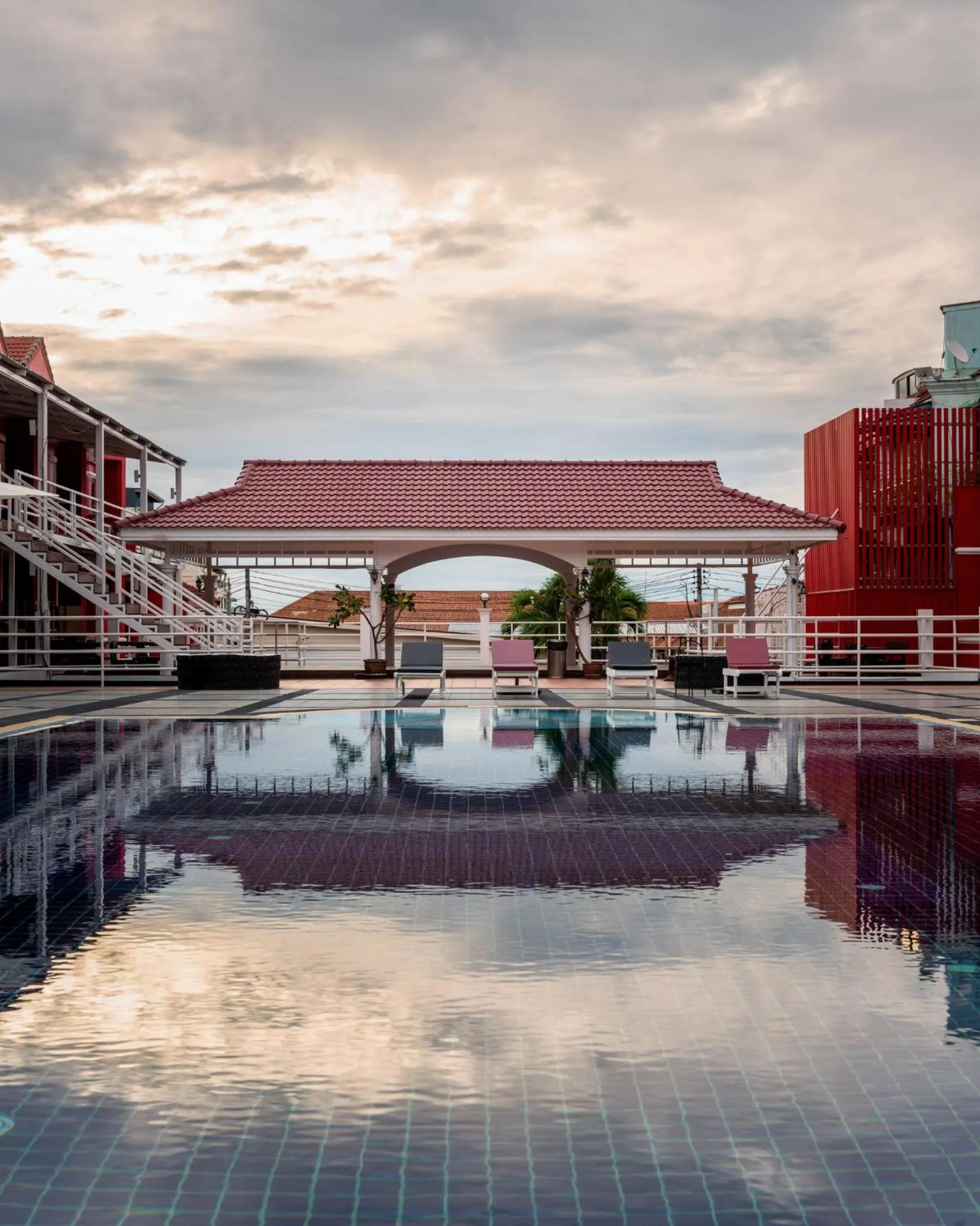 Swimming pool in Arawana Express North Pattaya