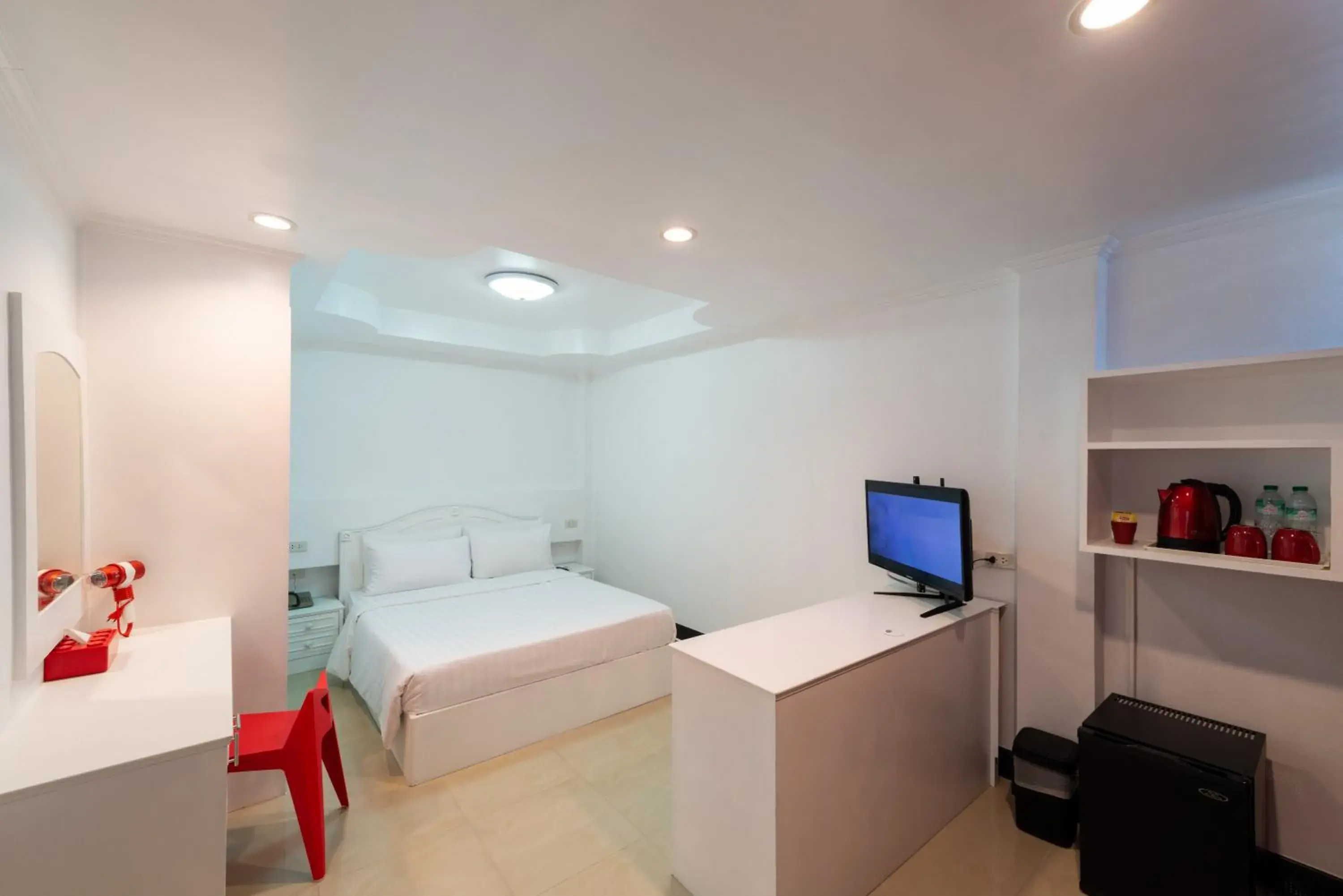 Queen Studio with Pool View in Arawana Express North Pattaya Queen Studio with Pool View in Arawana Express North Pattaya