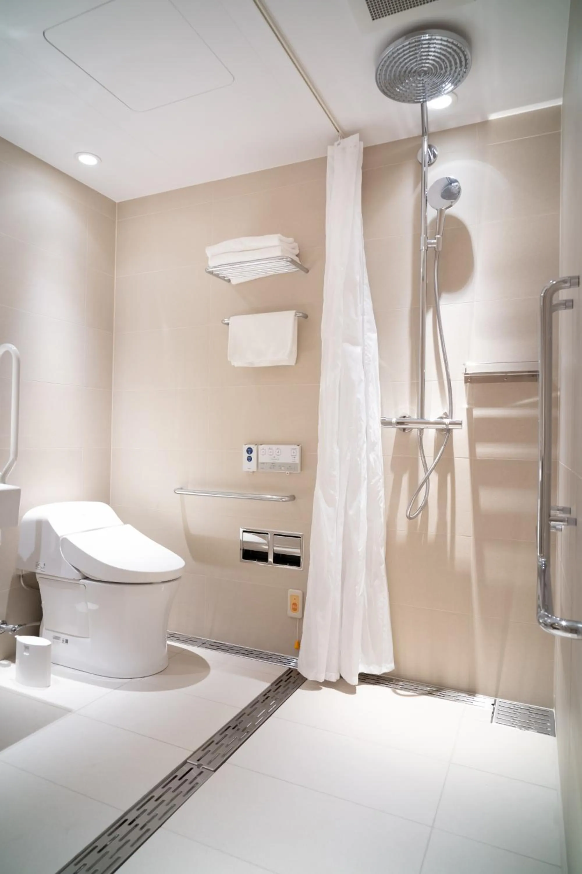 Shower in KIORI Collection Shinmachi