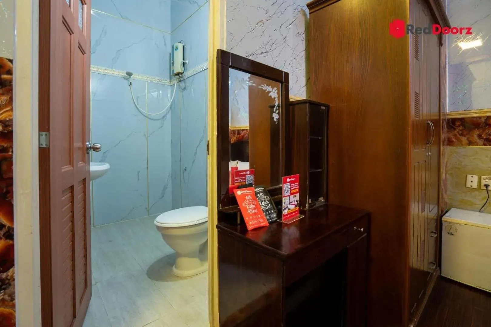 Shower in Trang Thu 2 Hotel