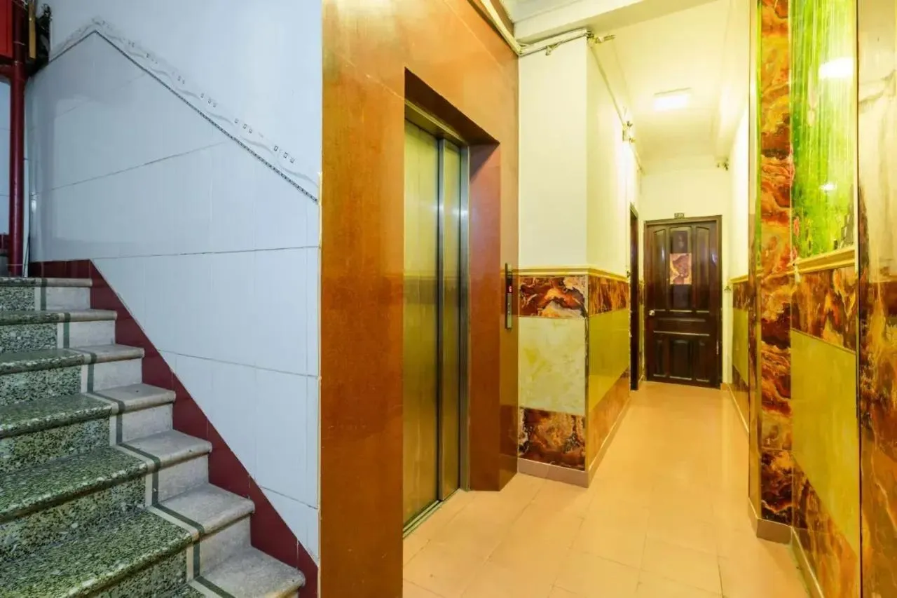 elevator in Trang Thu 2 Hotel