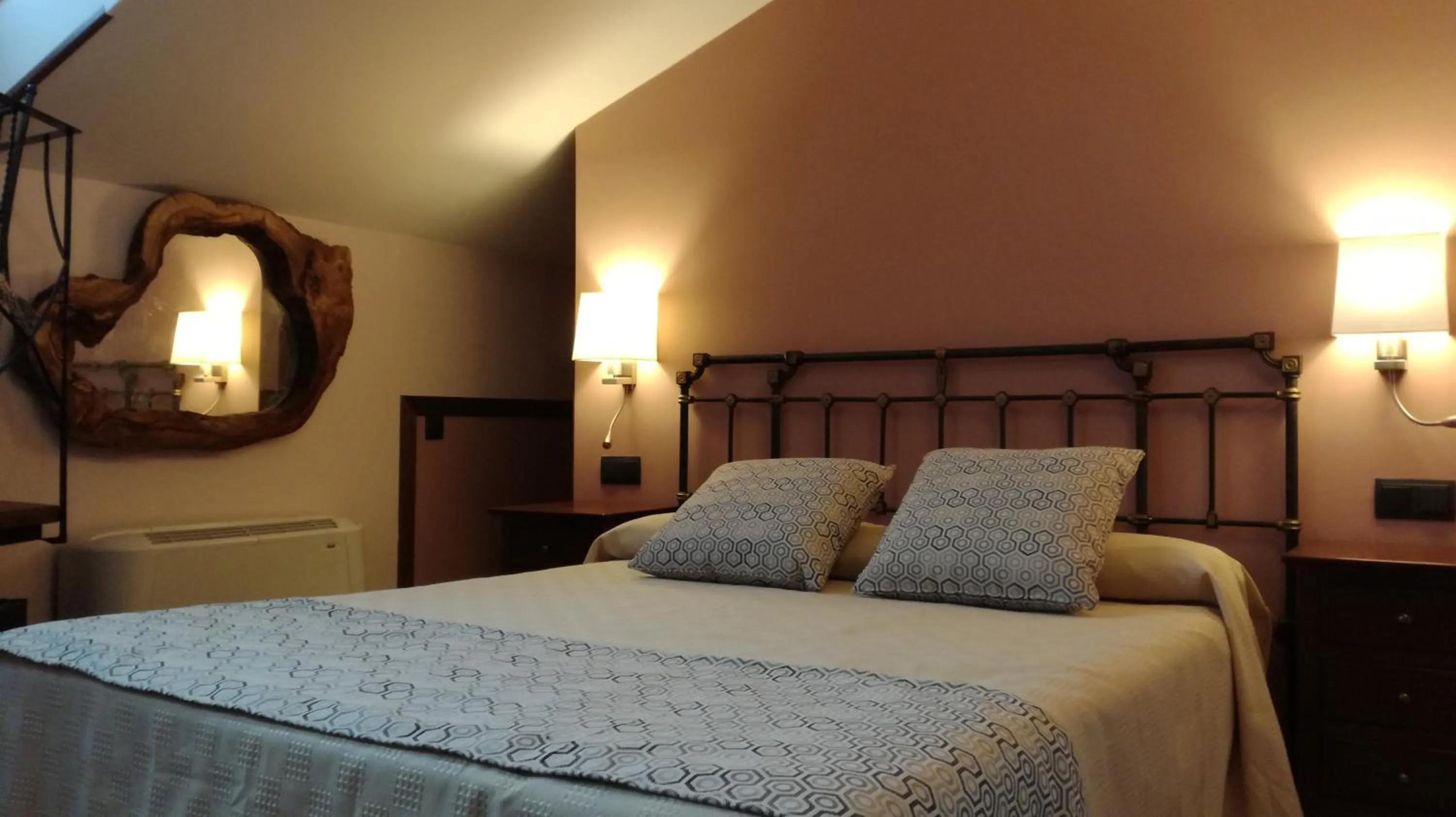 Bed in Hotel Rural & SPA Puente del Duratón