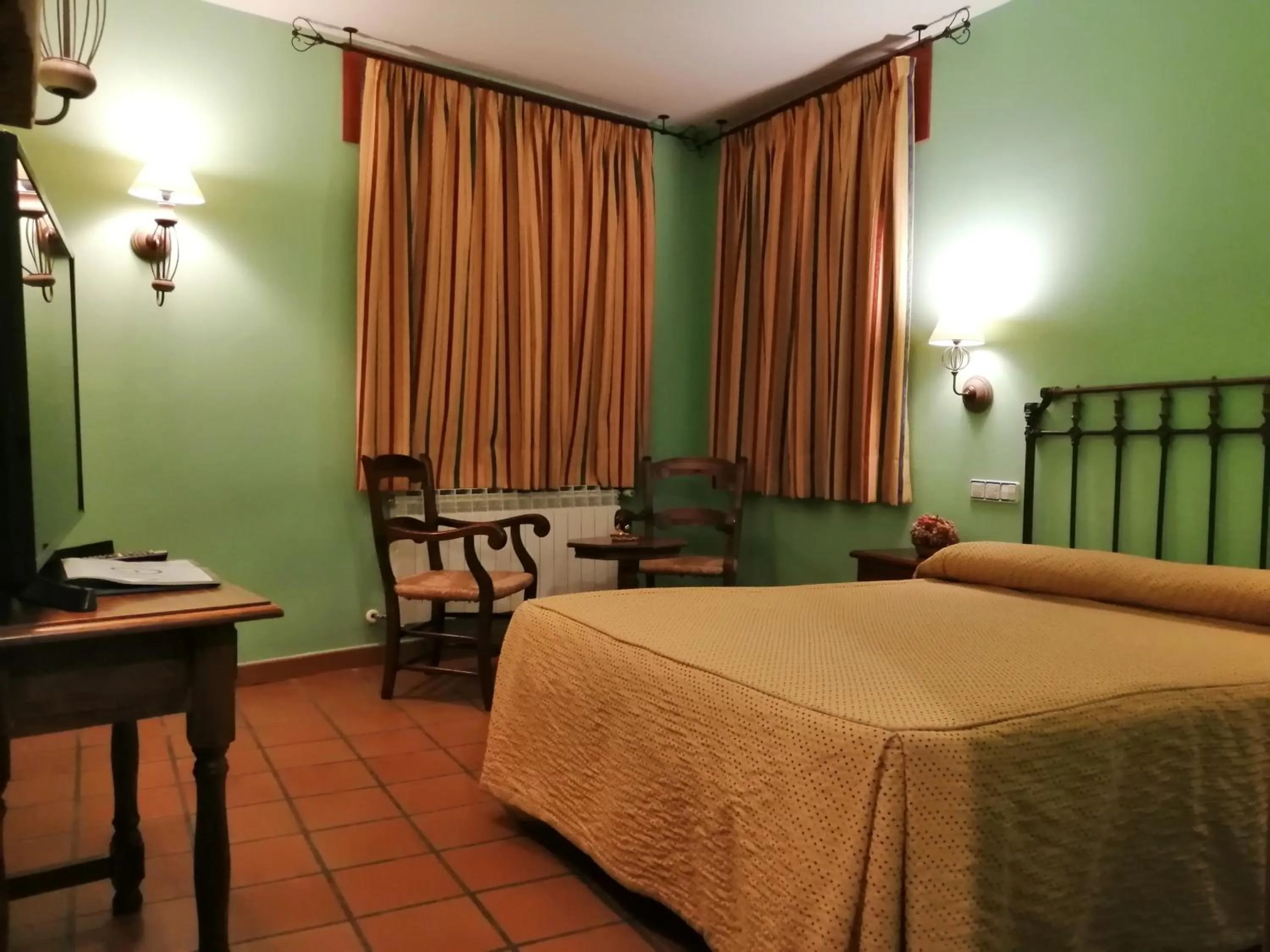 Bed in Hotel Rural & SPA Puente del Duratón