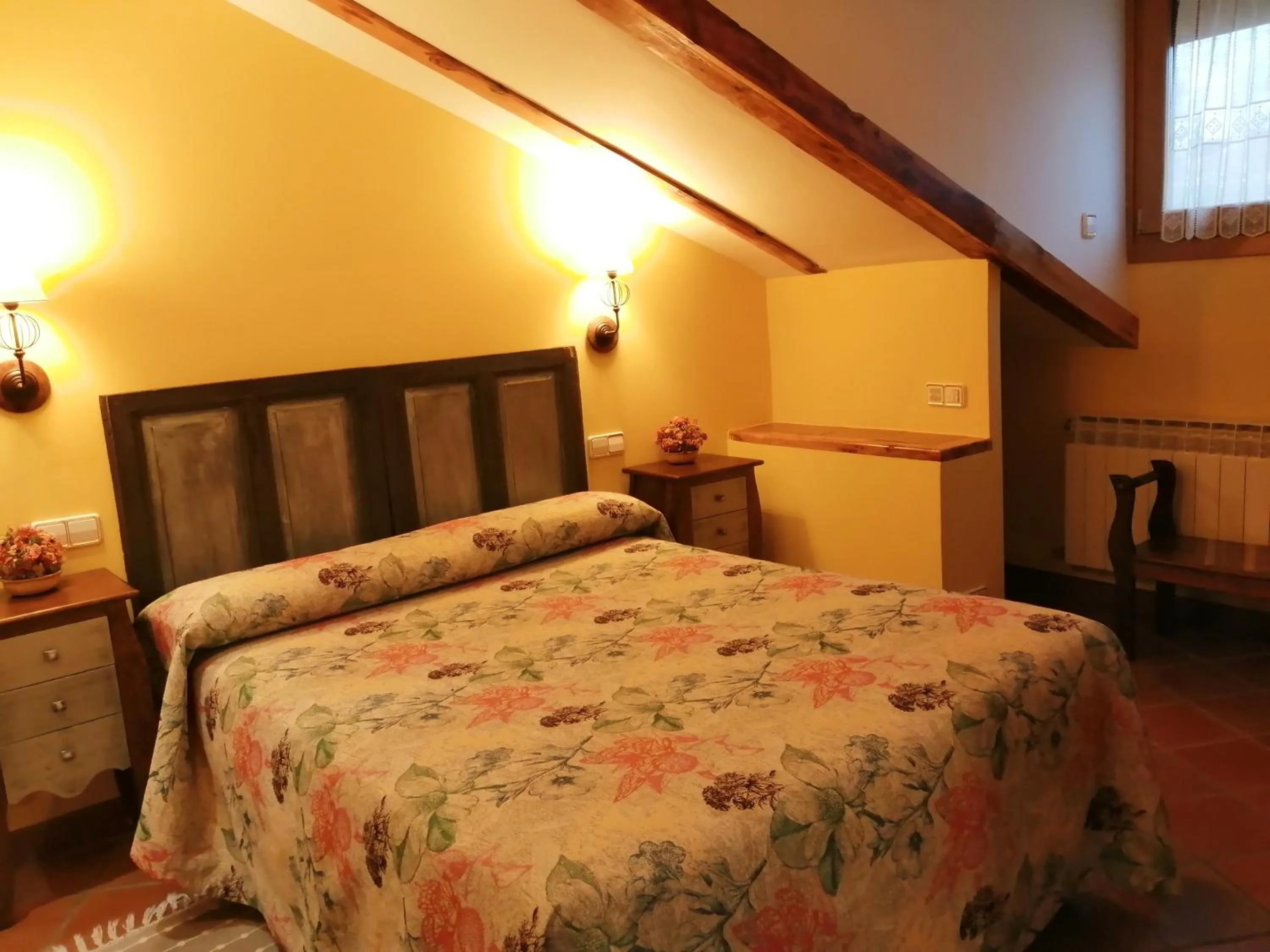 Bed in Hotel Rural & SPA Puente del Duratón
