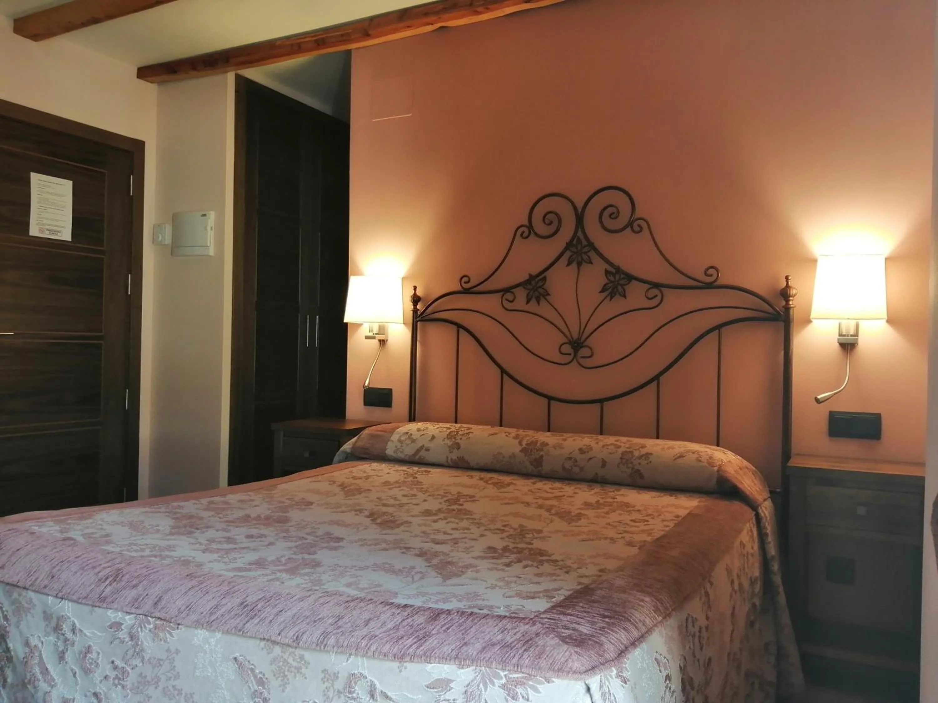 Bed in Hotel Rural & SPA Puente del Duratón