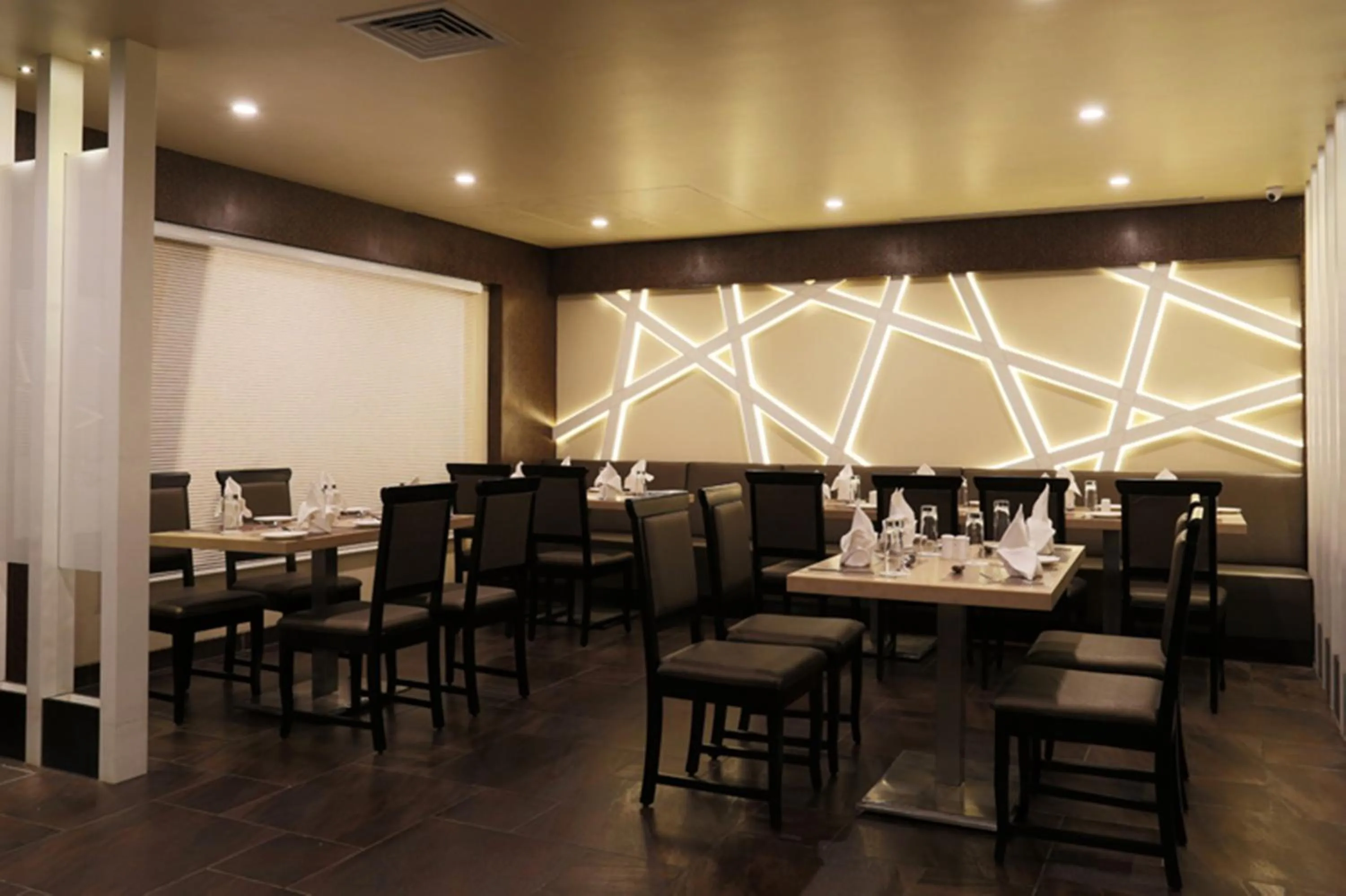 Restaurant/places to eat in Grand Kailash Hotel