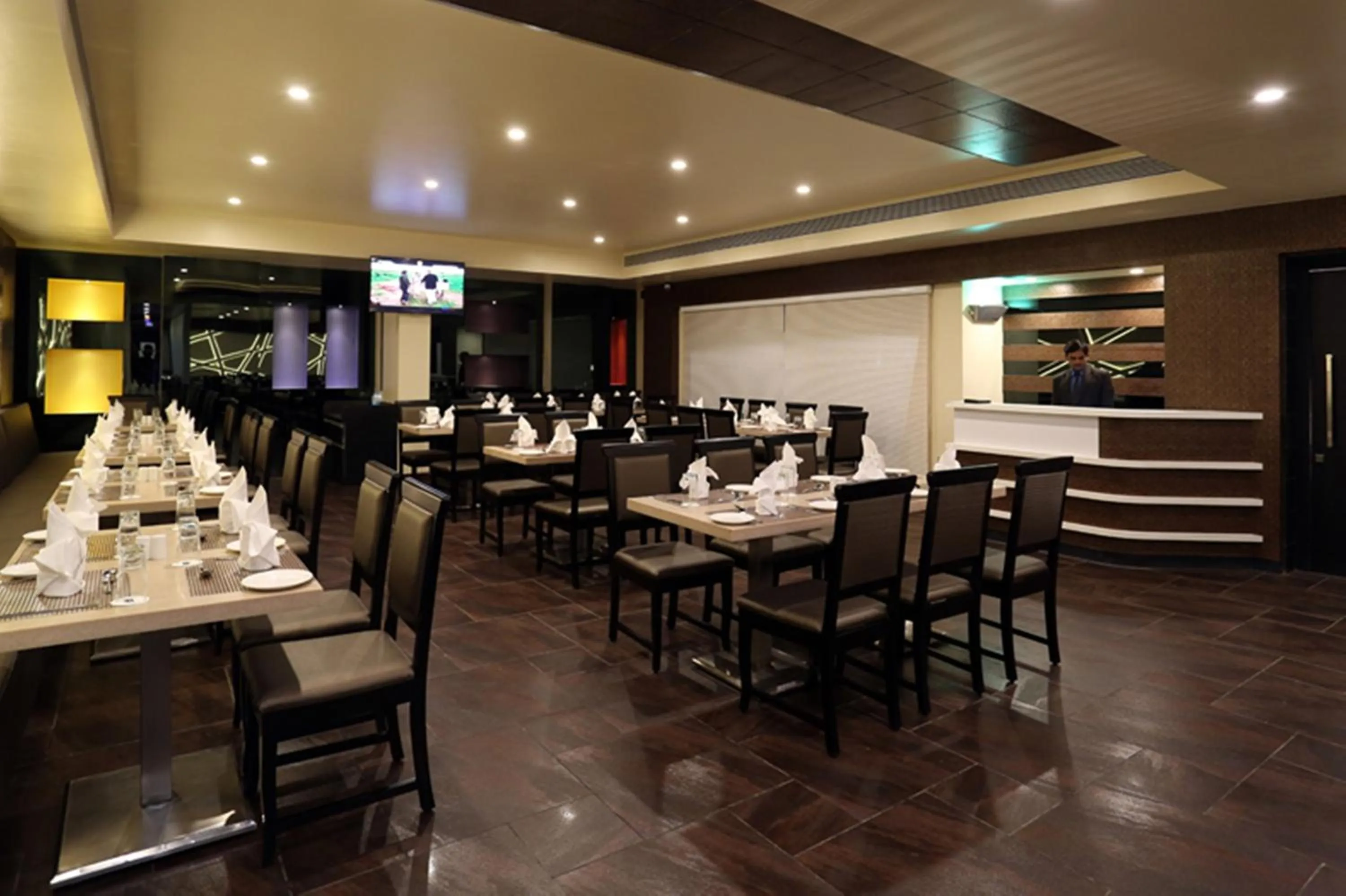 Restaurant/places to eat in Grand Kailash Hotel