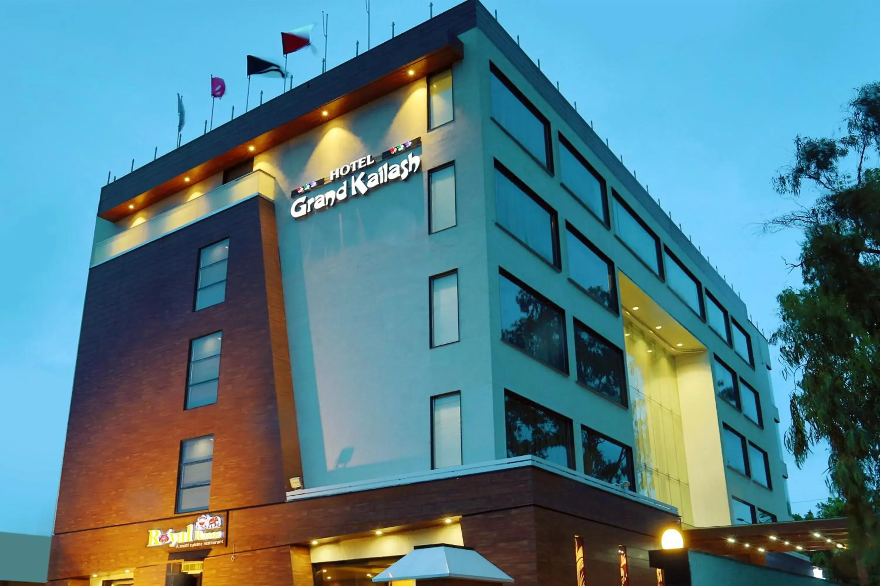 Property building in Grand Kailash Hotel Property building in Grand Kailash Hotel