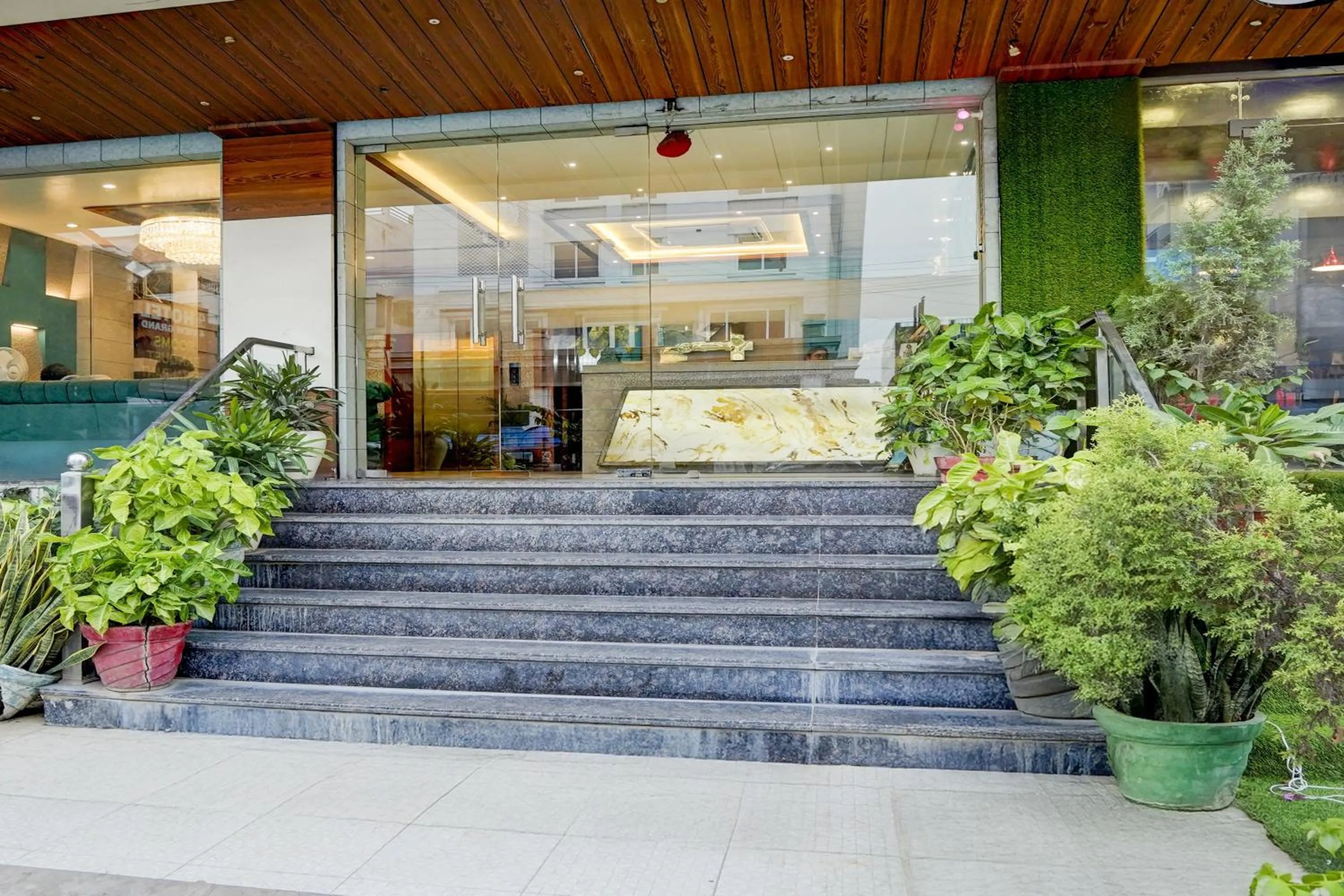 Facade/entrance in Townhouse Prayagraj Central Bus Terminal Formerly Hotel Four View