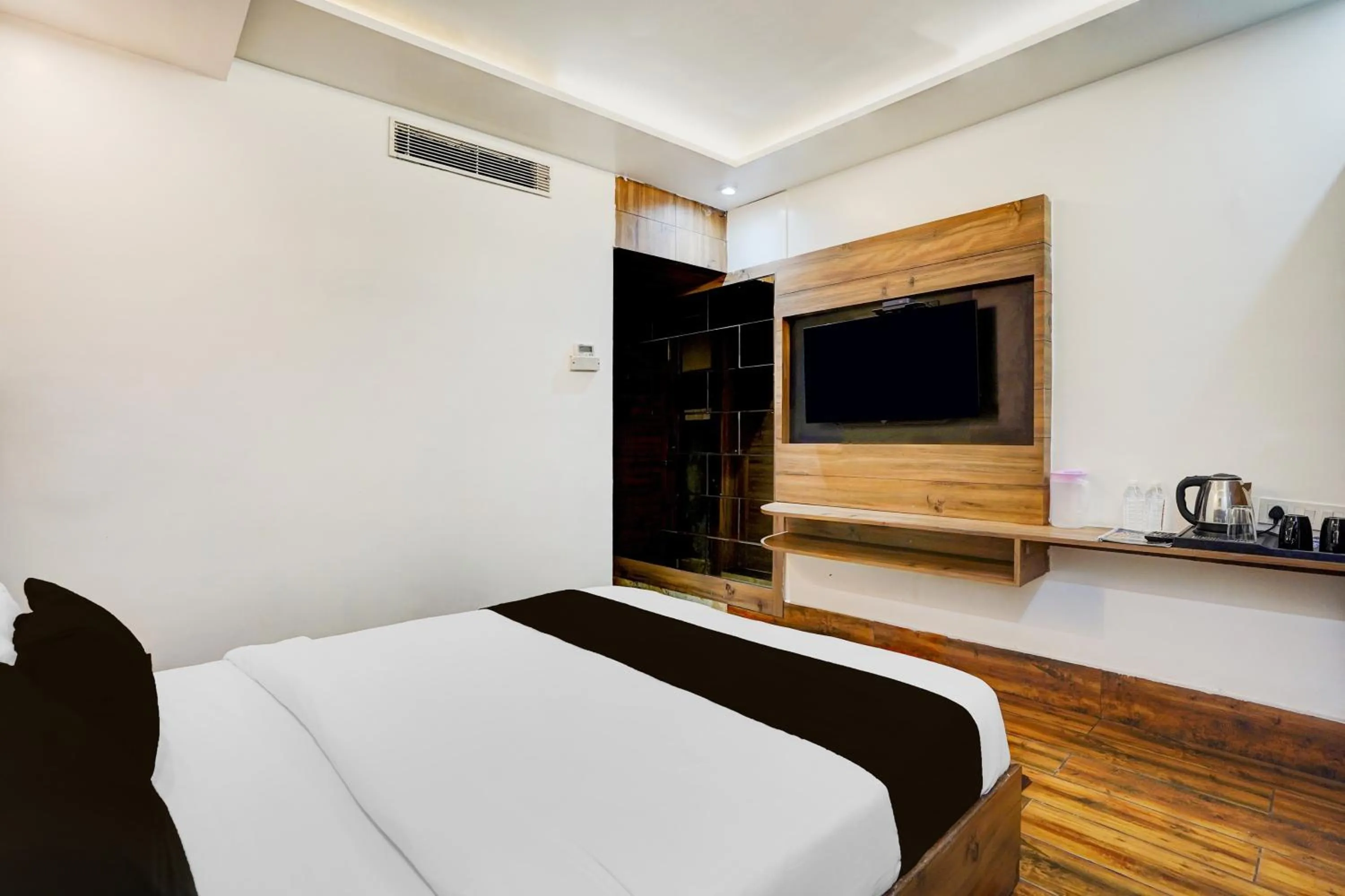 Bedroom, Bed in Townhouse Prayagraj Central Bus Terminal Formerly Hotel Four View