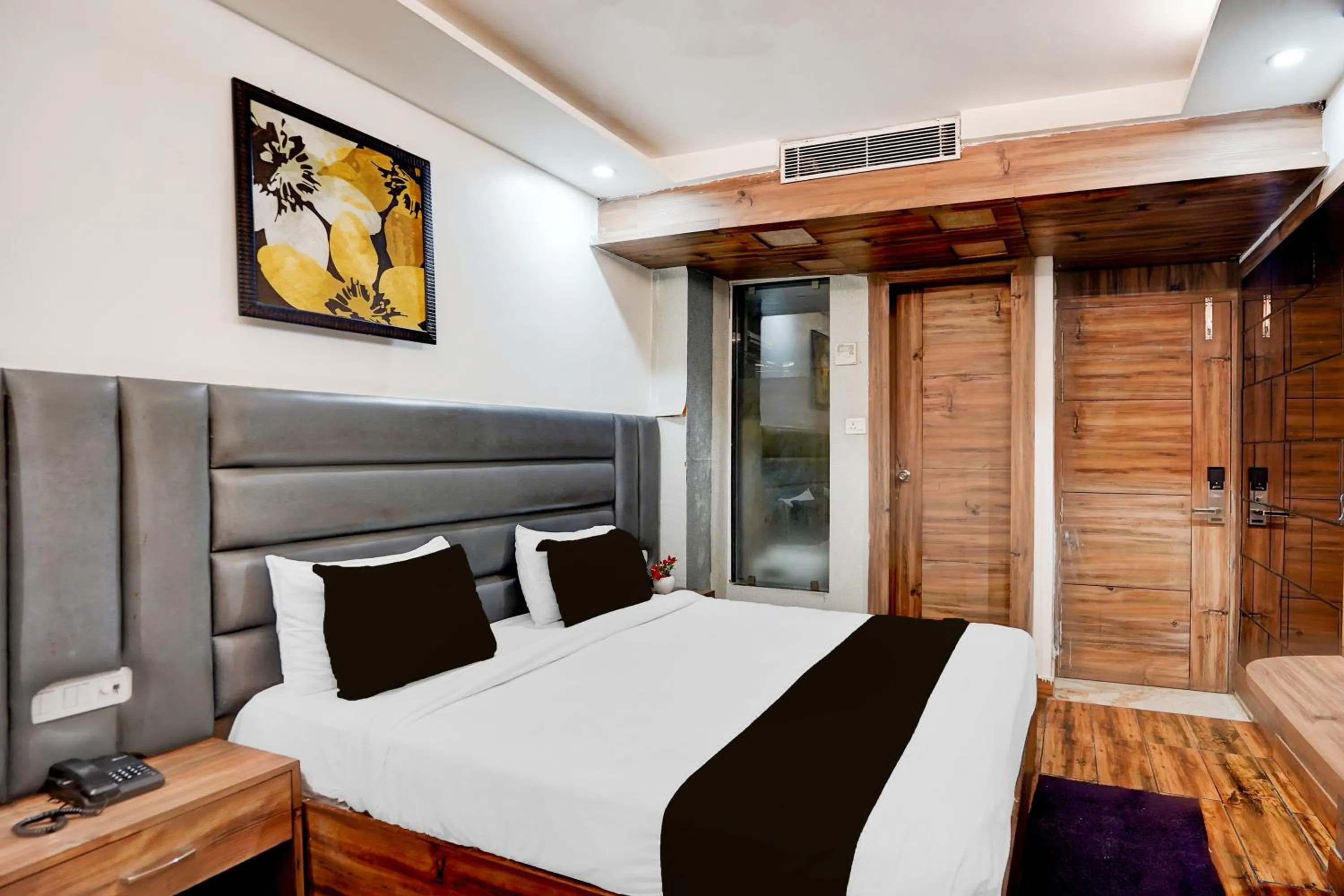 Bedroom, Bed in Townhouse Prayagraj Central Bus Terminal Formerly Hotel Four View