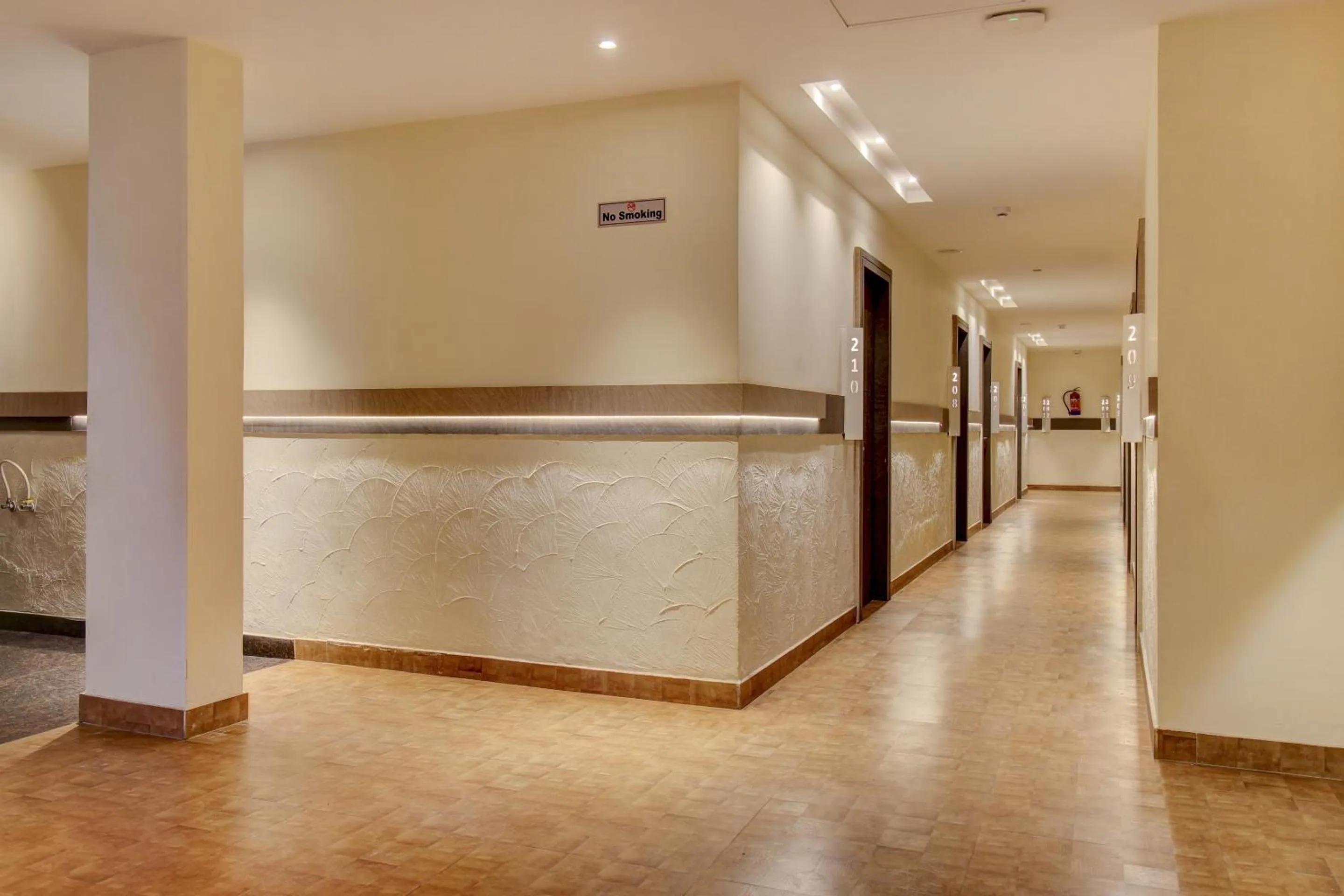 Lobby or reception in Super Townhouse Geetraj Near Shalimar Gateway