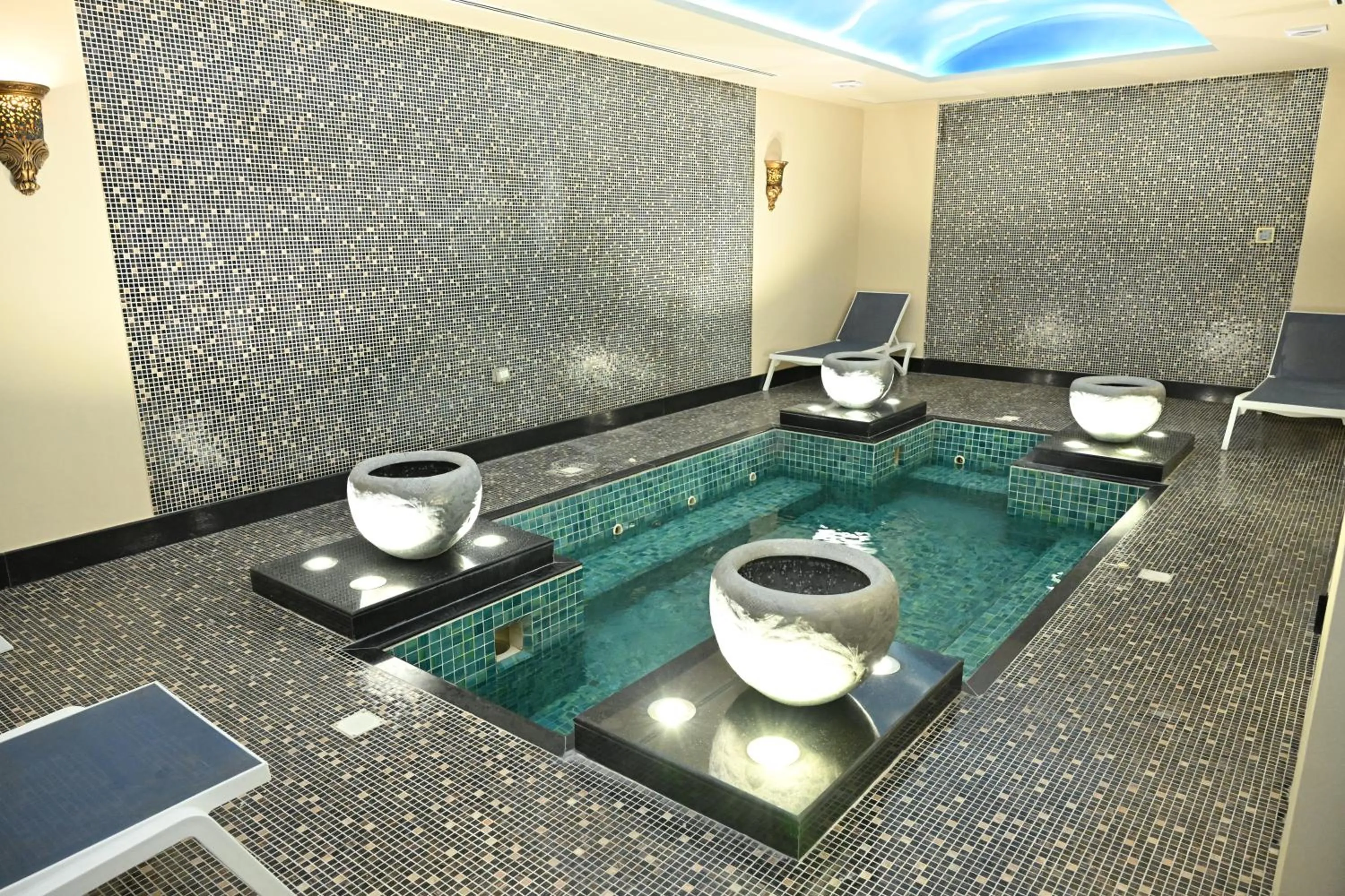Hot Tub in Savoy Grande Hotel