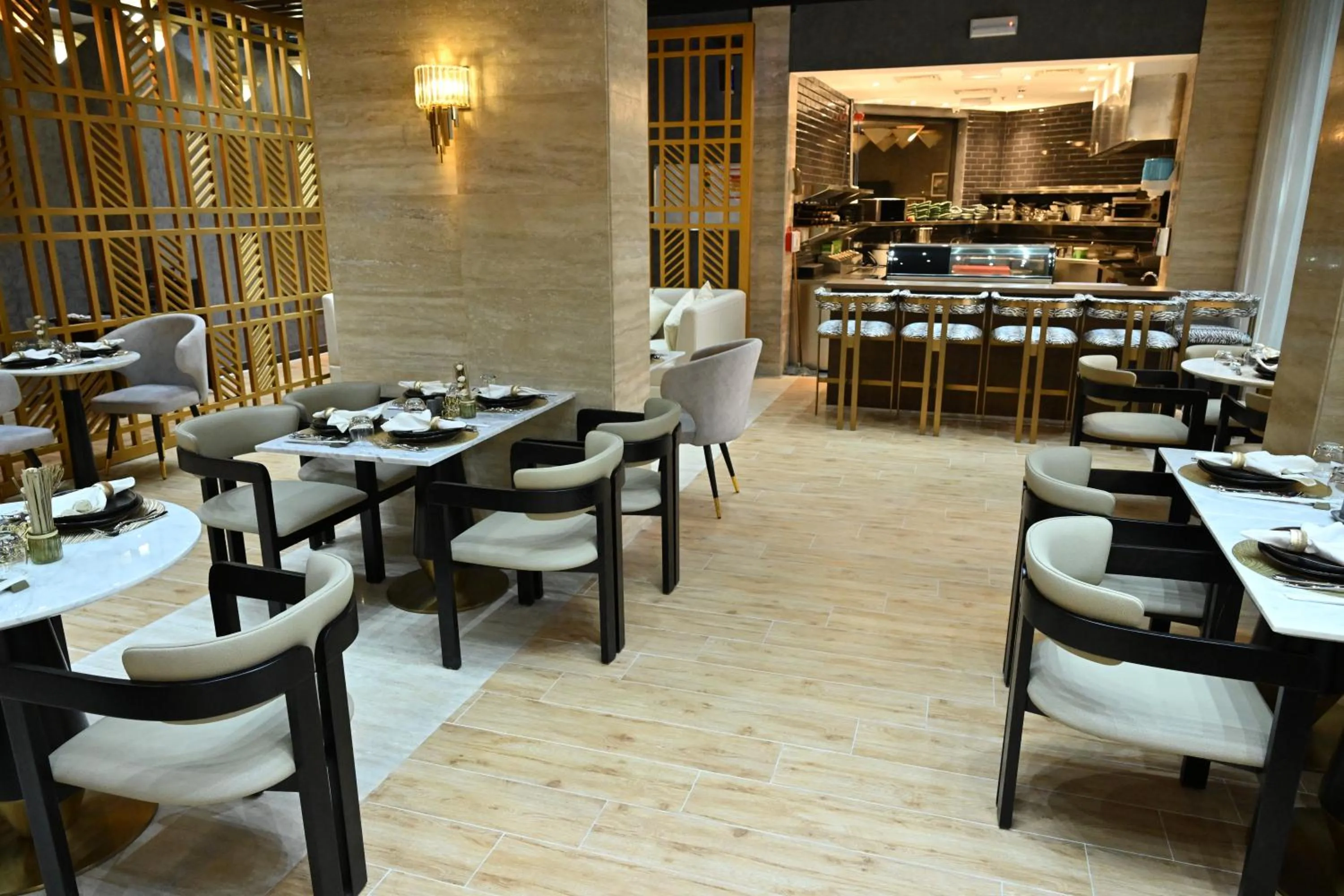 Restaurant/places to eat in Savoy Grande Hotel