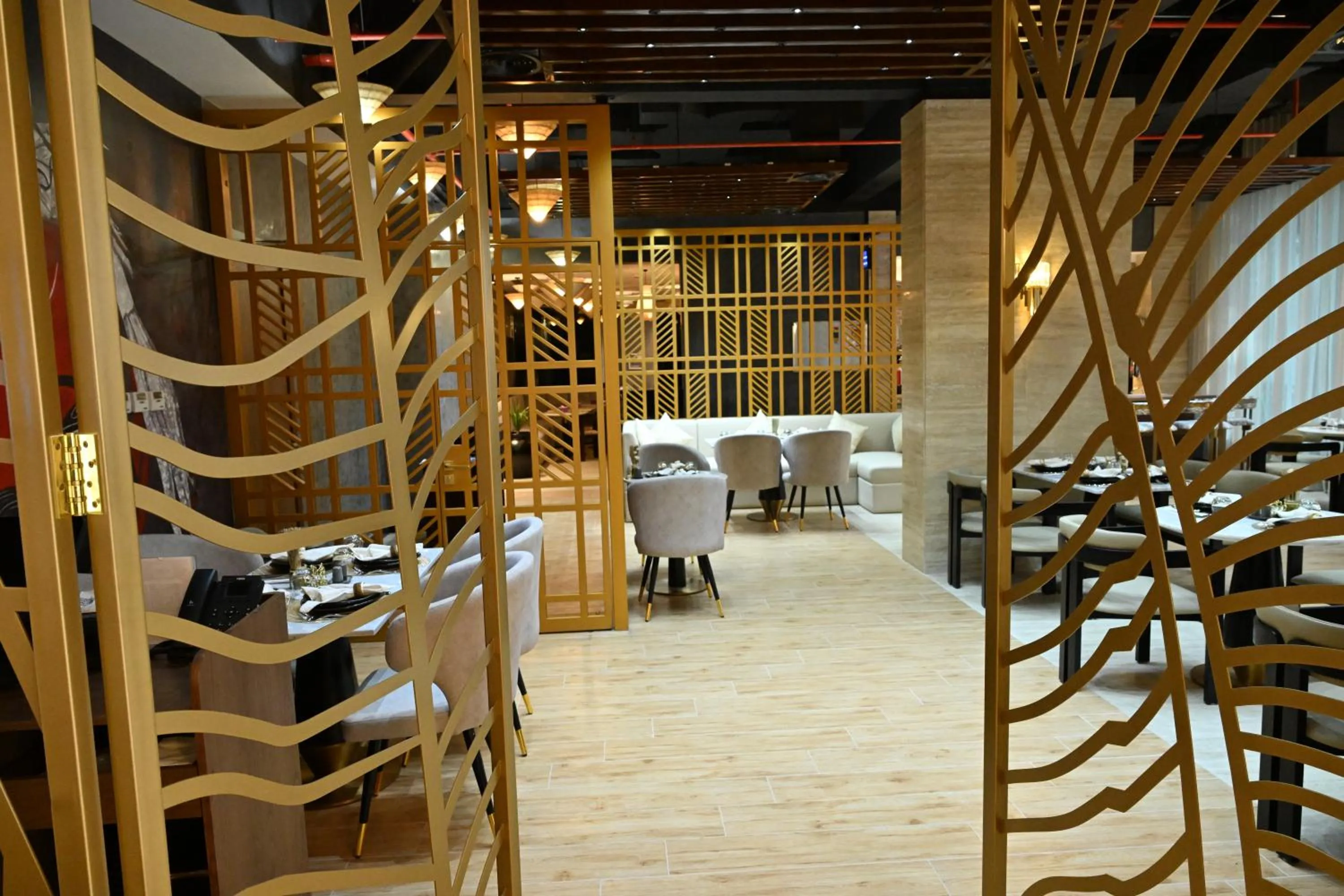 Restaurant/places to eat in Savoy Grande Hotel