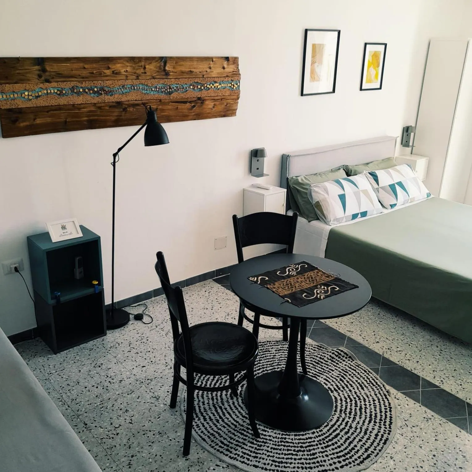 Photo of the whole room in Re Merlo