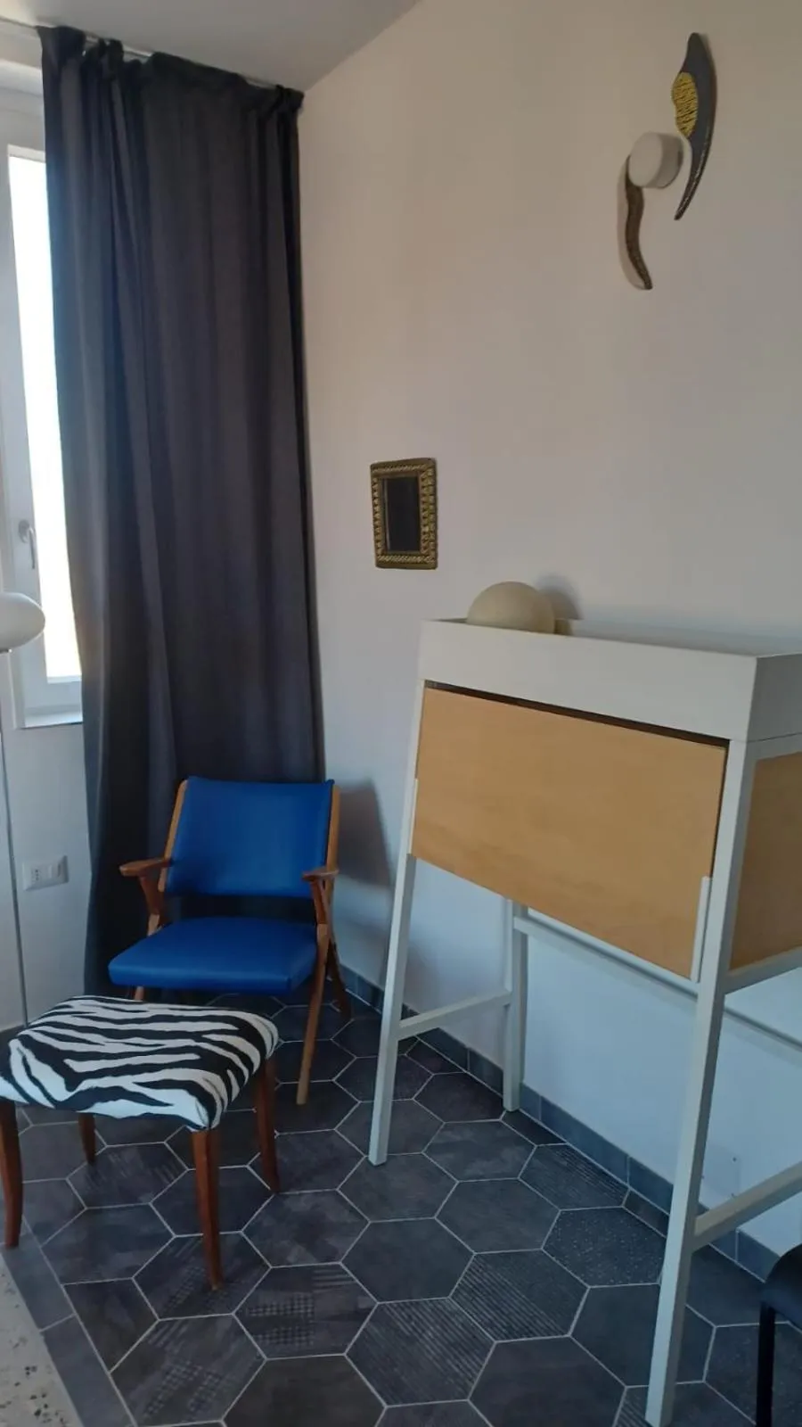 Photo of the whole room in Re Merlo