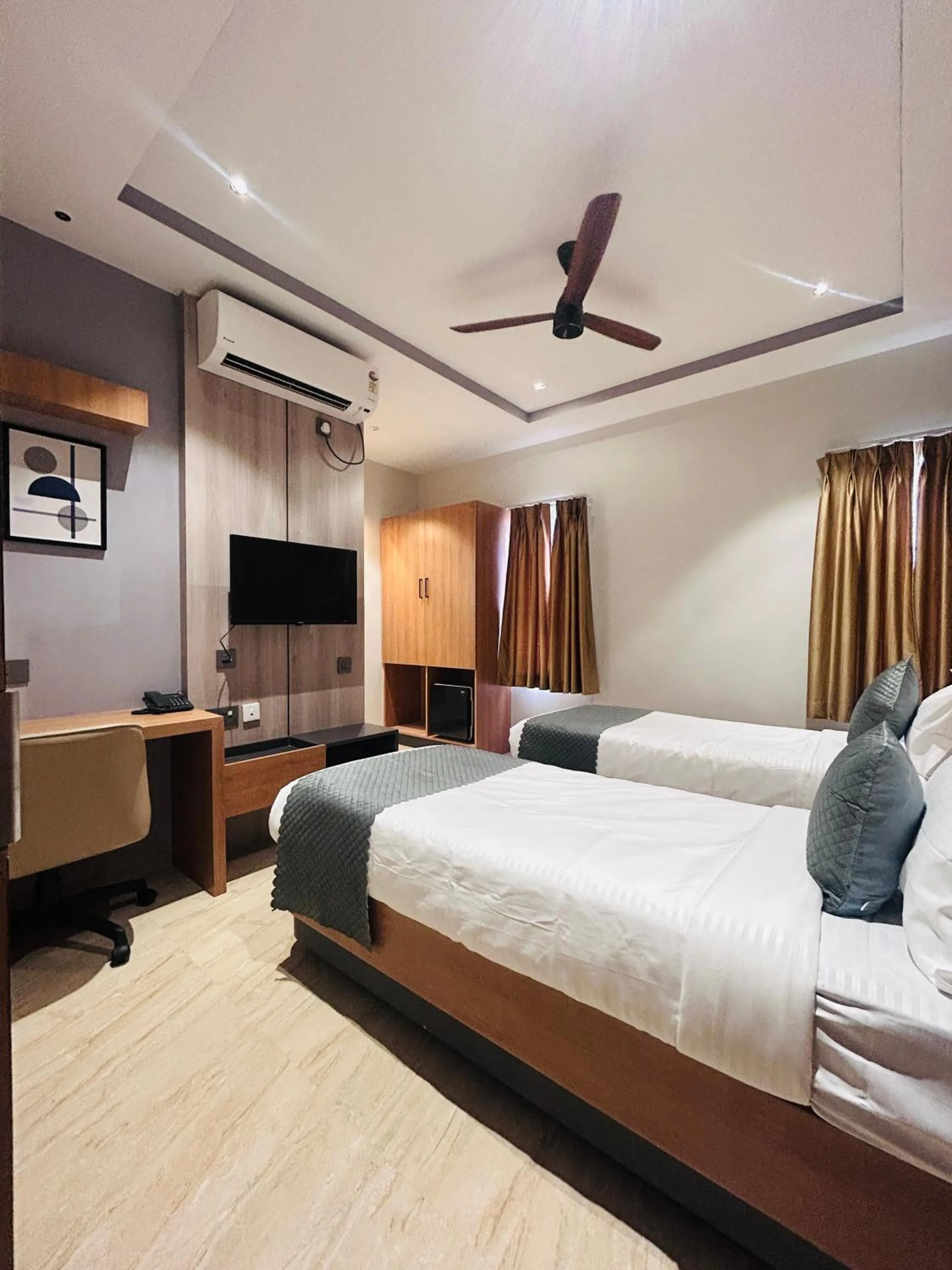 Bedroom, Bed in 23 Urban Square