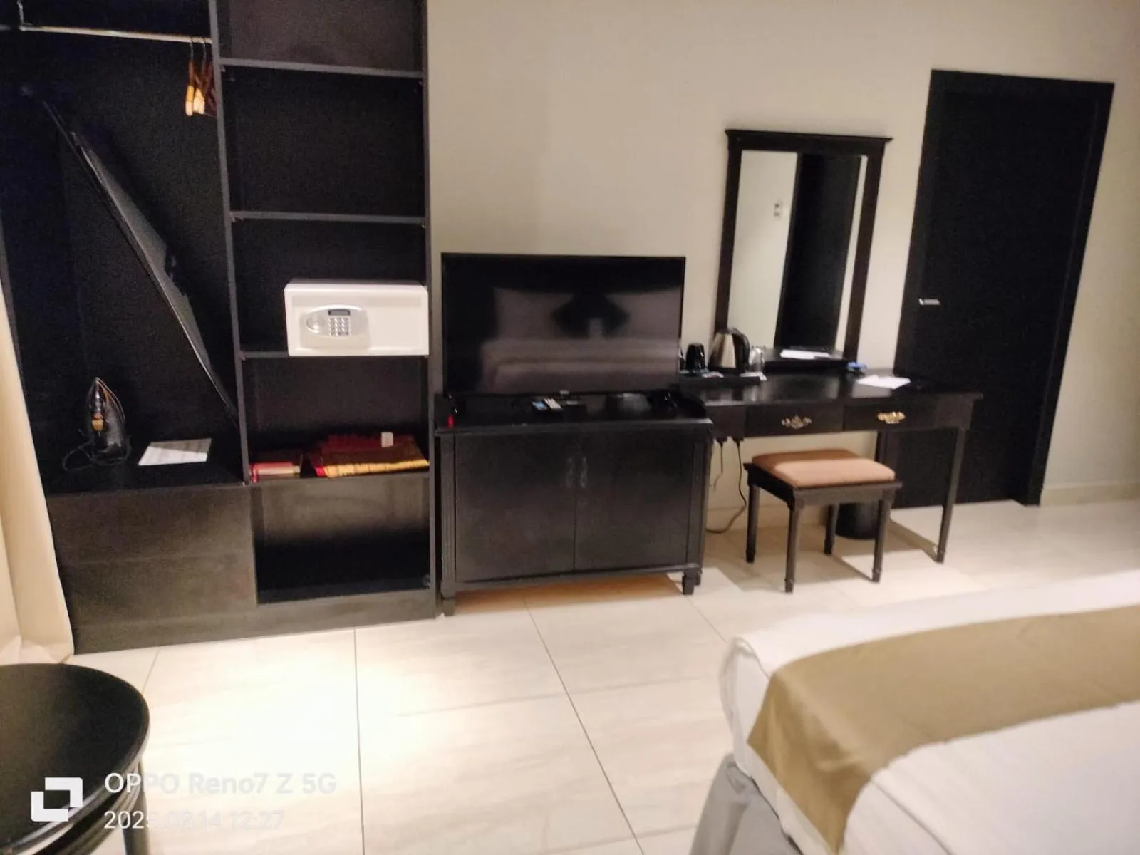 TV and multimedia, Bed in City Point Hotel