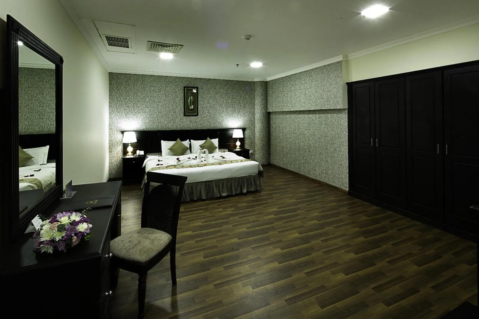 Bedroom, Bed in City Point Hotel