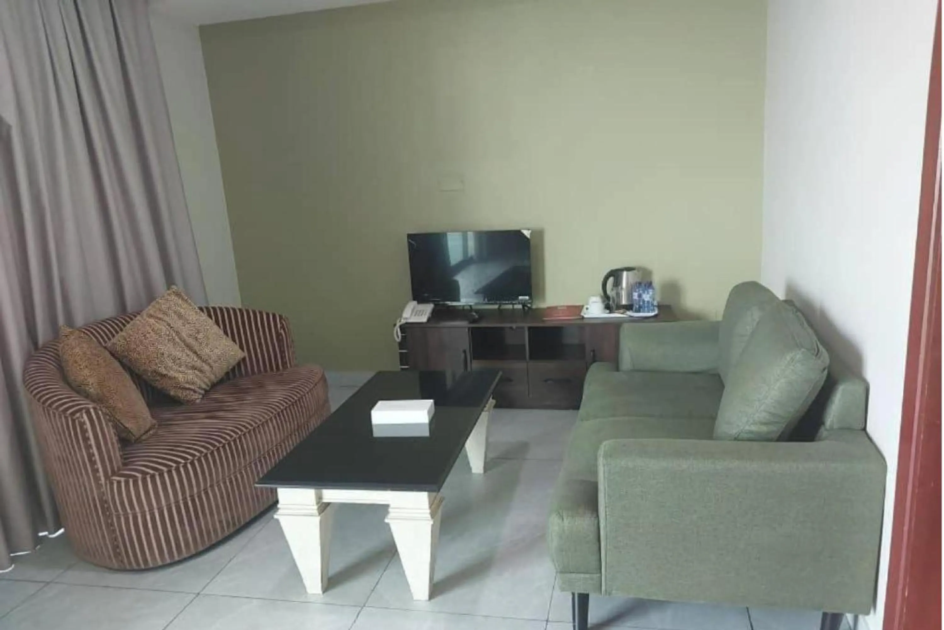 Living room in City Point Hotel