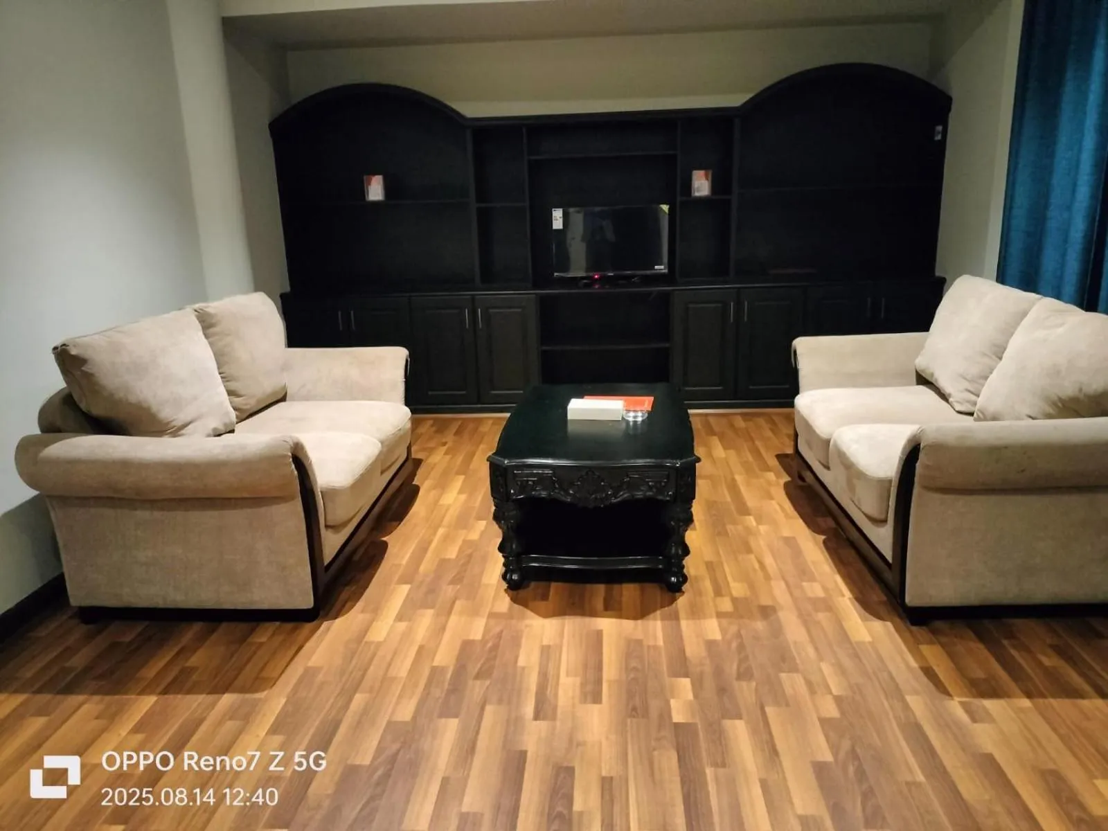 Living room in City Point Hotel