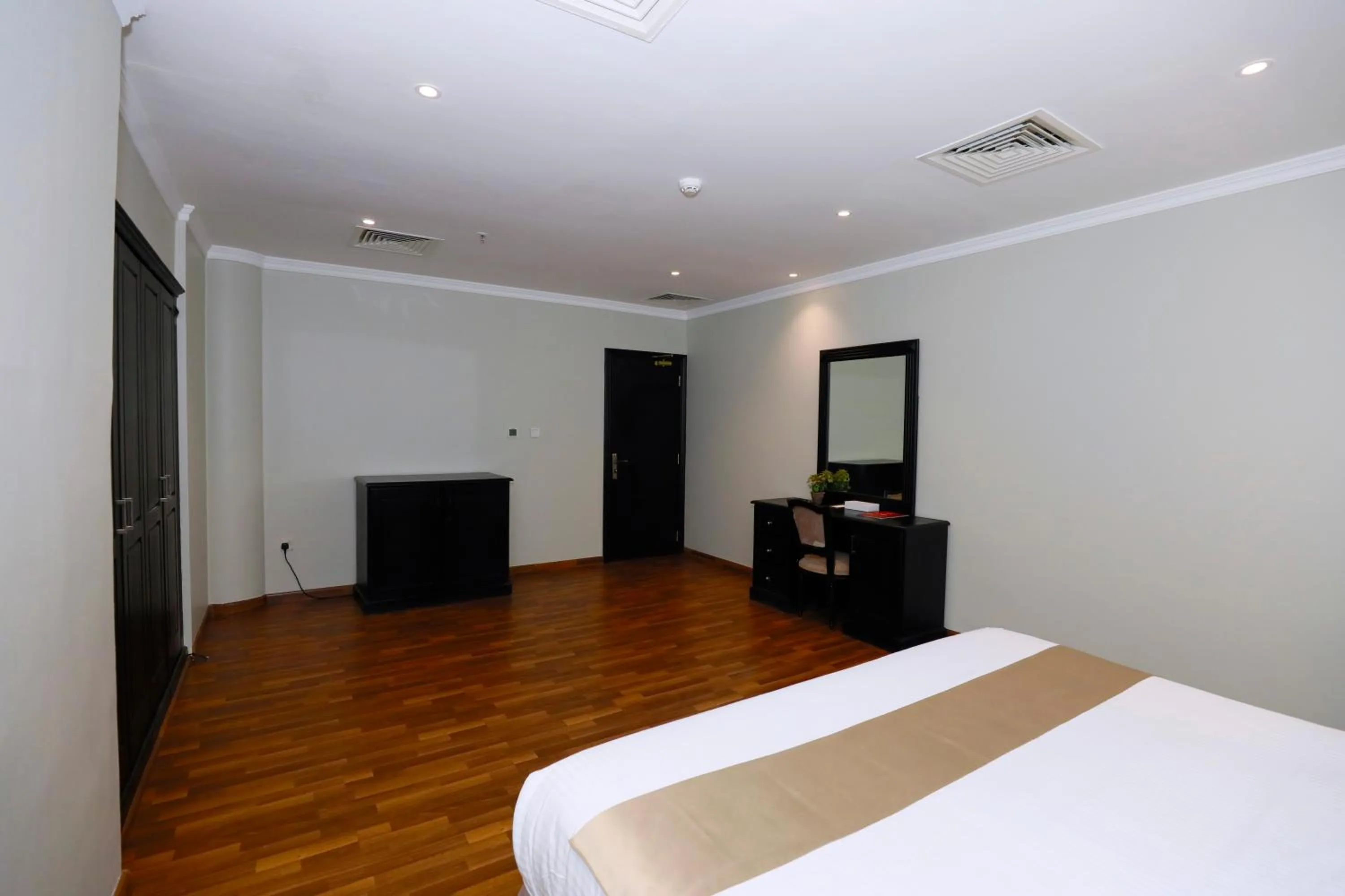 Bedroom, Bed in City Point Hotel