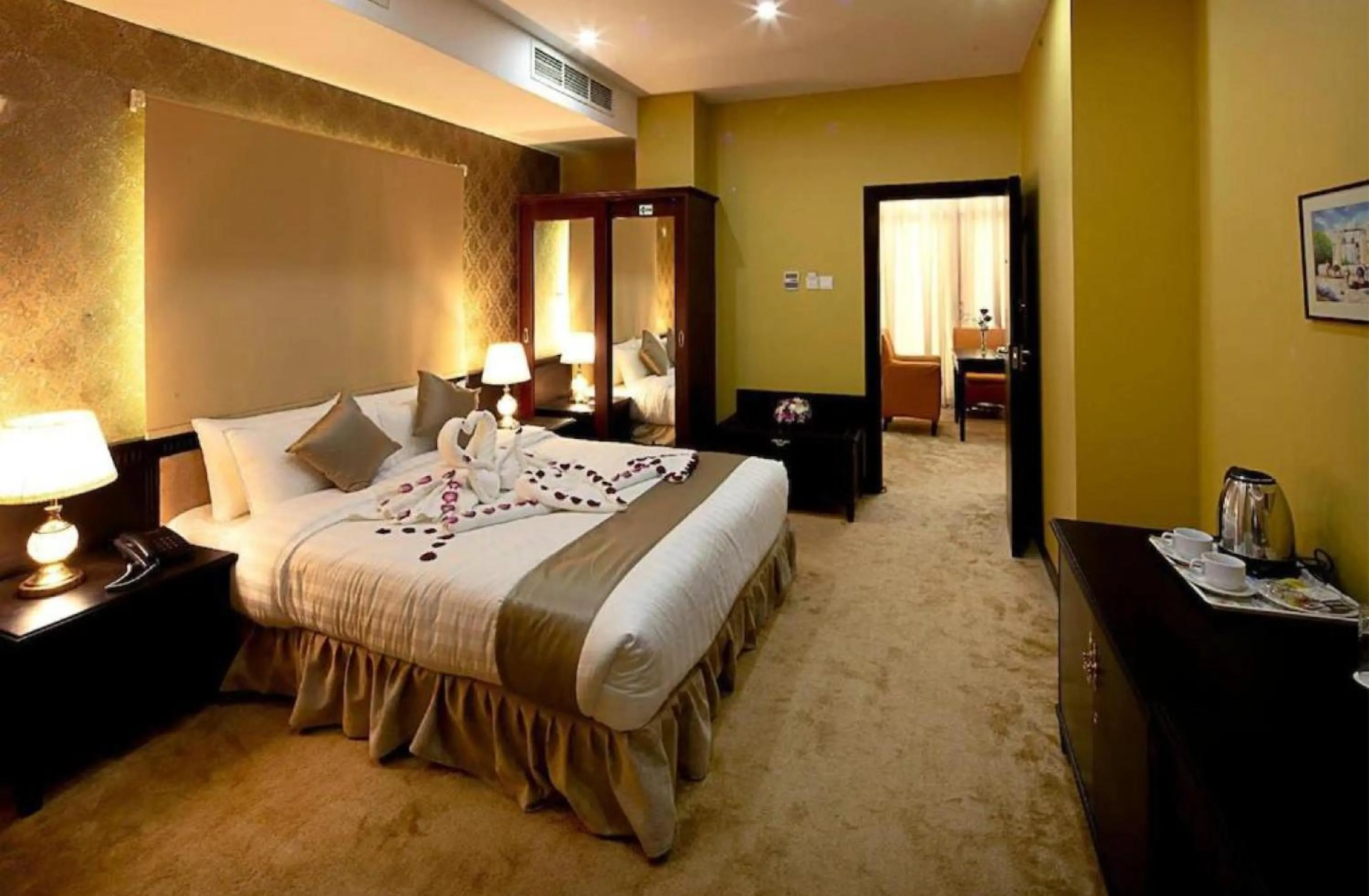 Bedroom in City Point Hotel
