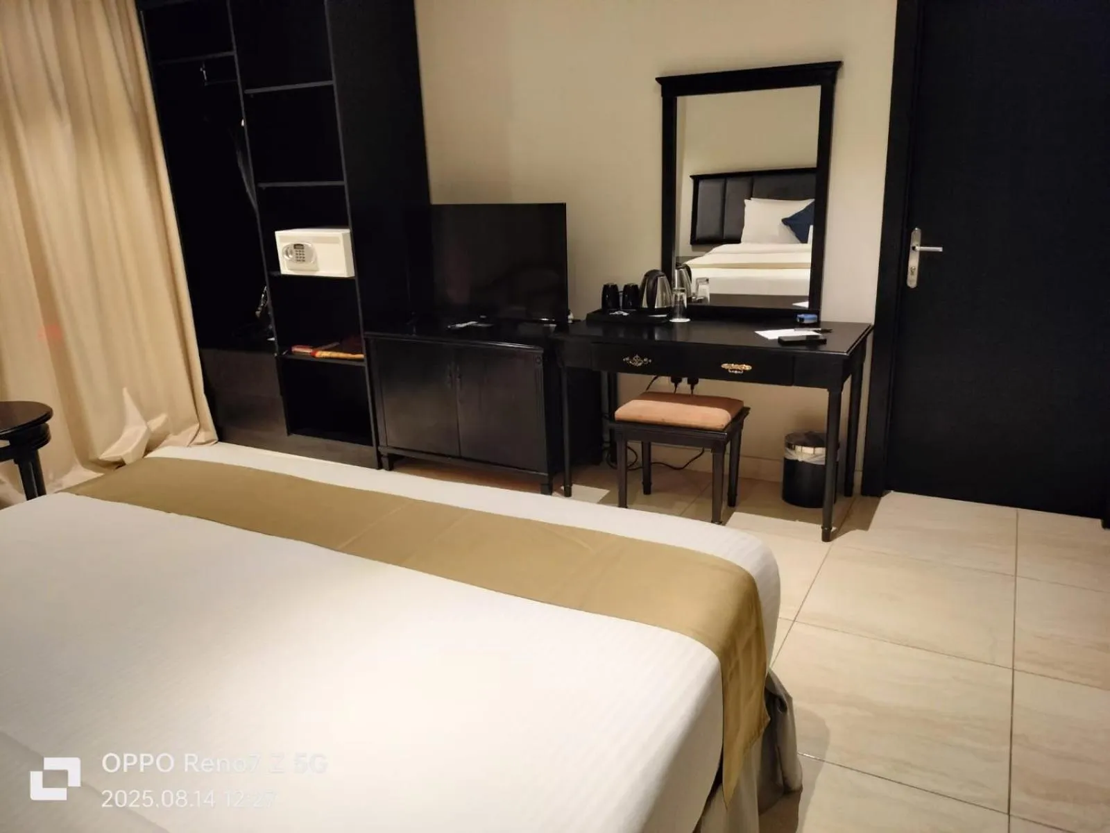 Bed in City Point Hotel