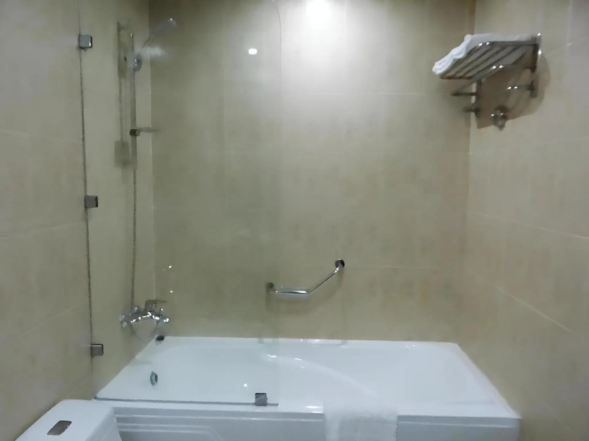Bath in City Point Hotel