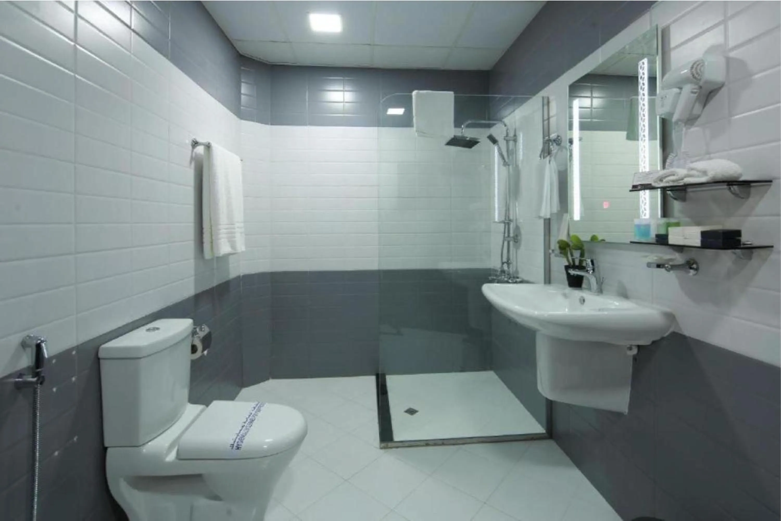Bathroom in City Point Hotel