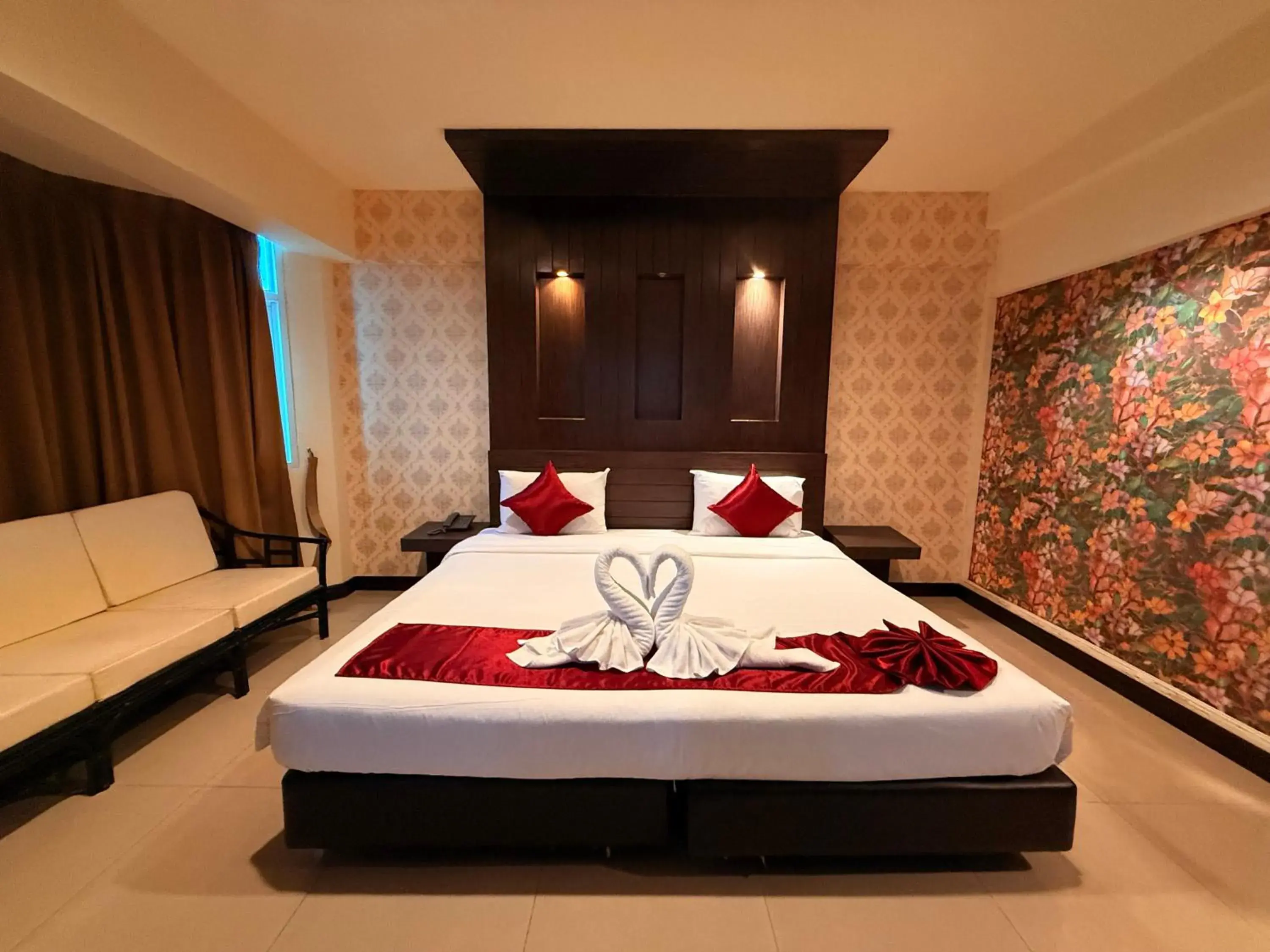 Deluxe Double or Twin Room with Mountain View in Suncity Hotel Pattaya Deluxe Double or Twin Room with Mountain View in Suncity Hotel Pattaya